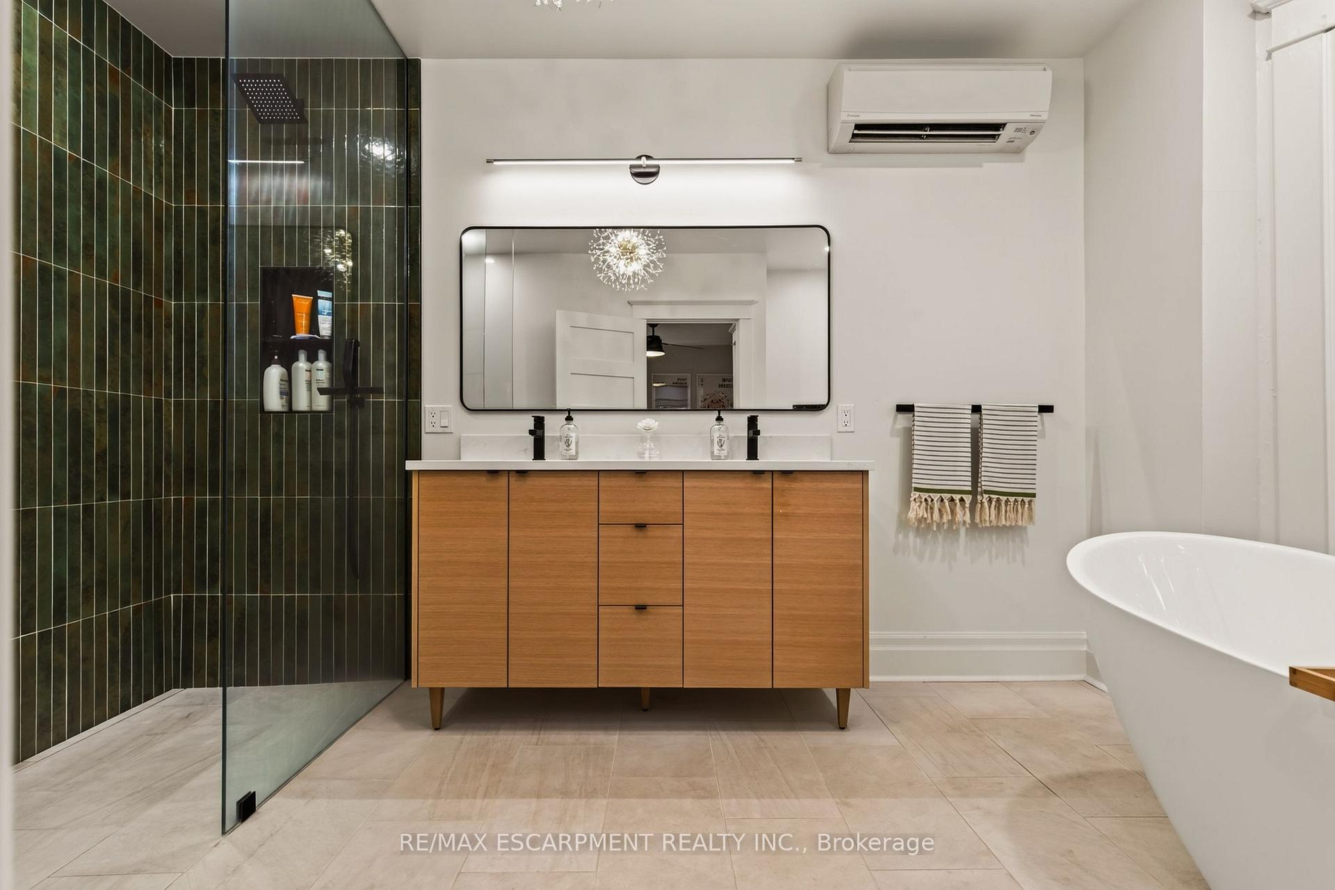Photo 25 of 61 Mountain Avenue, Hamilton, Kirkendall — HOMEH