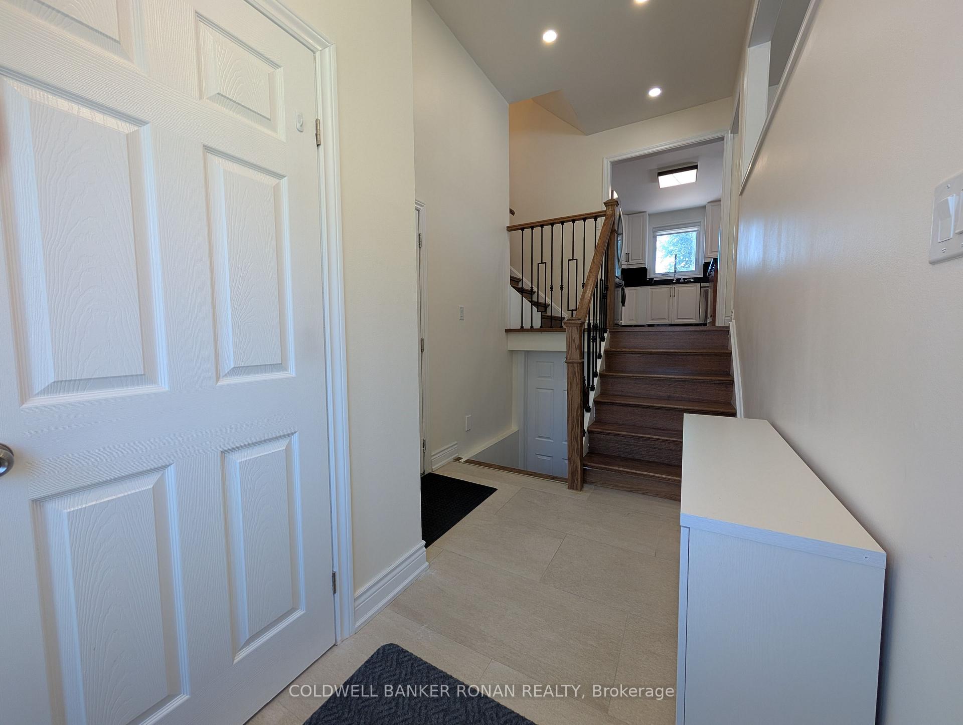 Photo 5 of 41 Camrose Drive, Georgina, Keswick South — HOMEH