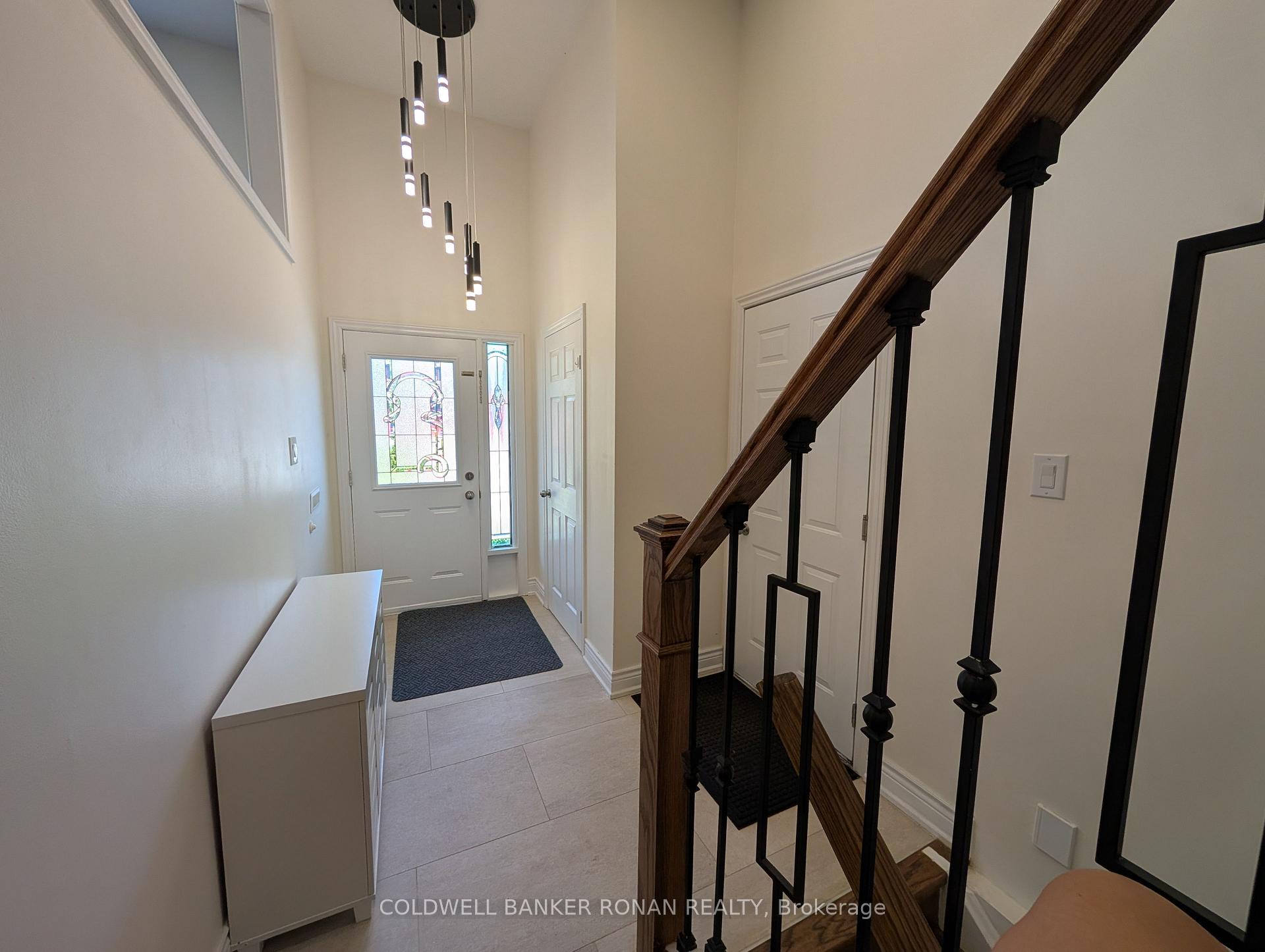 Photo 6 of 41 Camrose Drive, Georgina, Keswick South — HOMEH