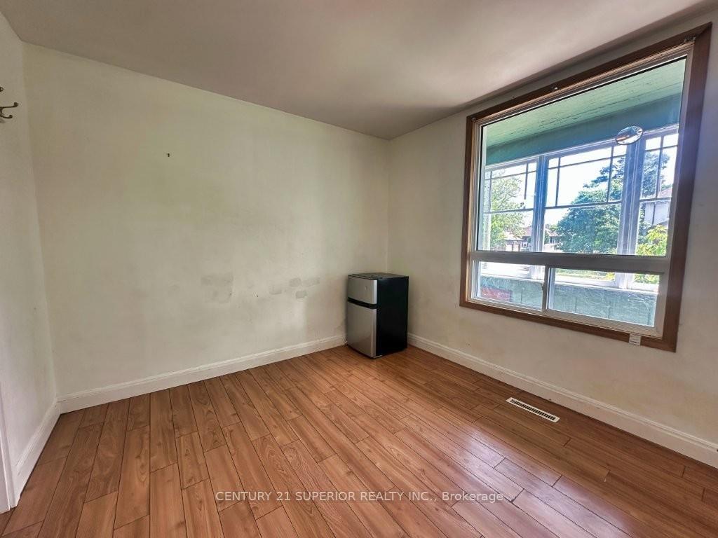 Photo 17 of 241 Syndicate Ave N, Thunder Bay, McKeller Park — HOMEH