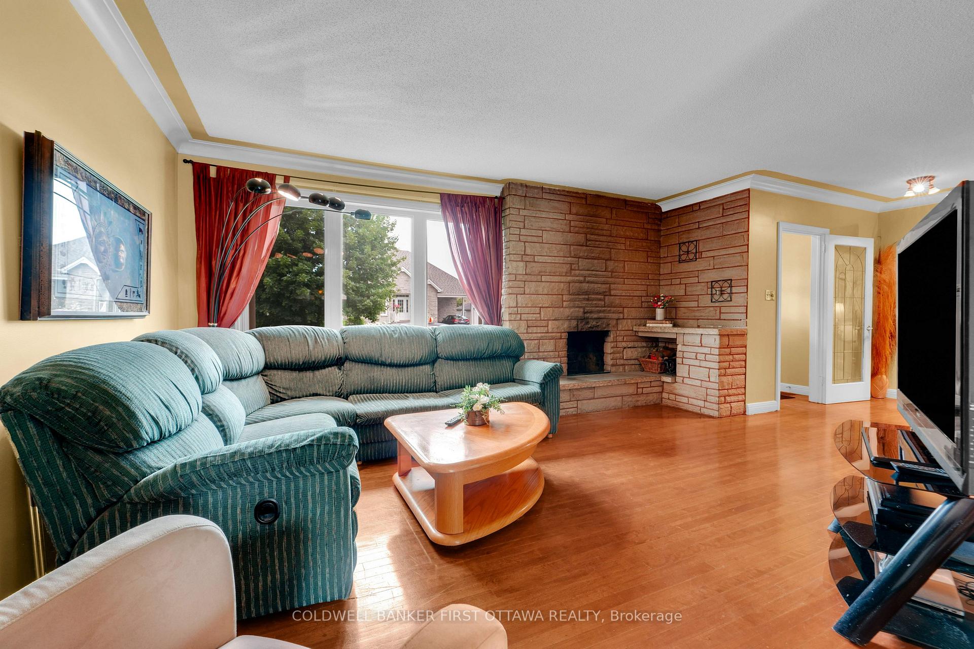 Photo 5 of 636 Malartic Avenue, Ottawa, Castle Heights — HOMEH