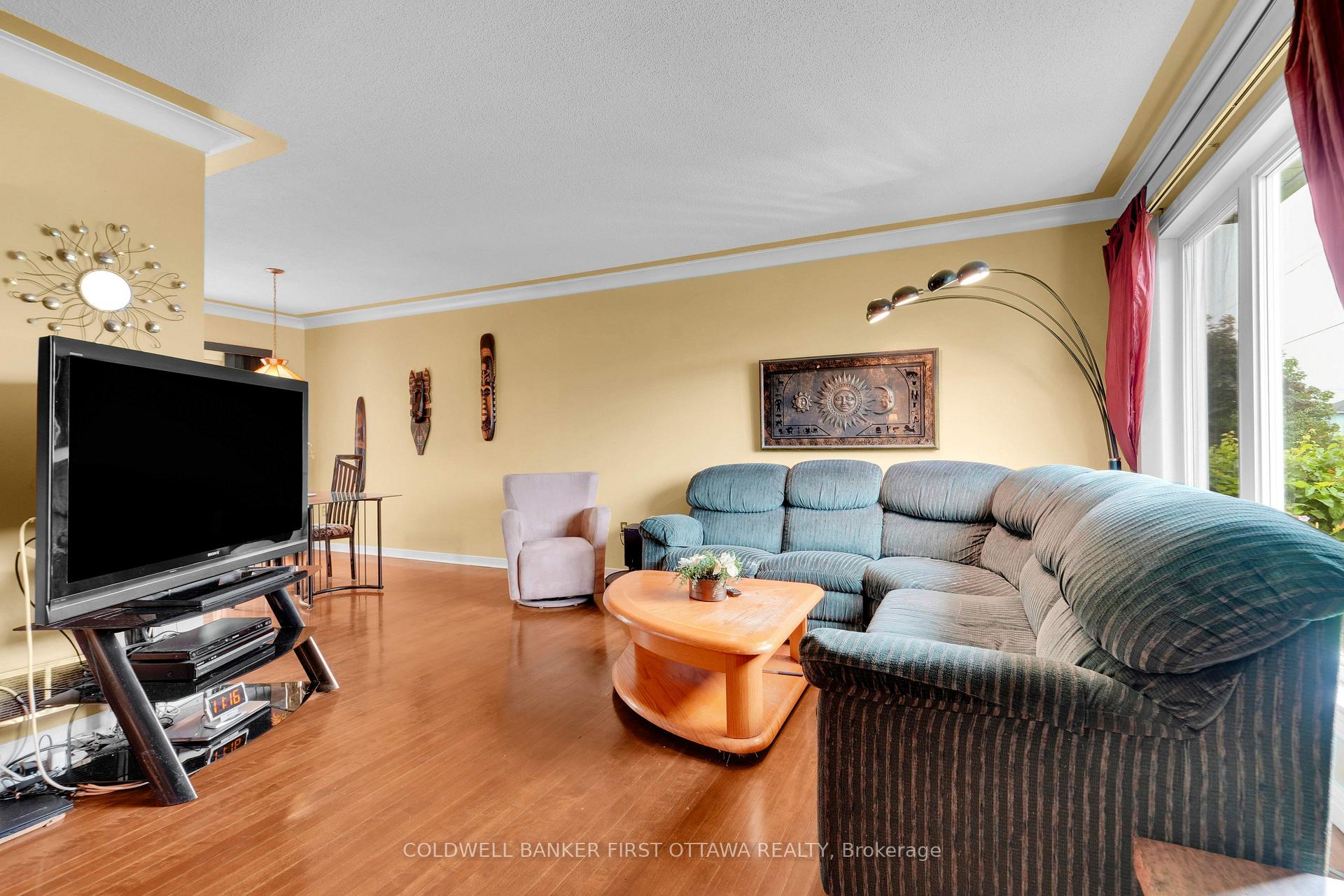 Photo 6 of 636 Malartic Avenue, Ottawa, Castle Heights — HOMEH