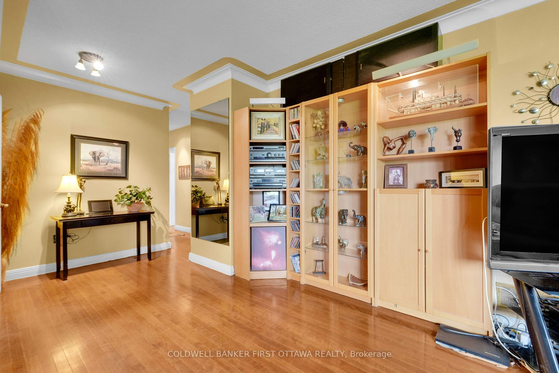 Photo 7 of 636 Malartic Avenue, Ottawa, Castle Heights — HOMEH