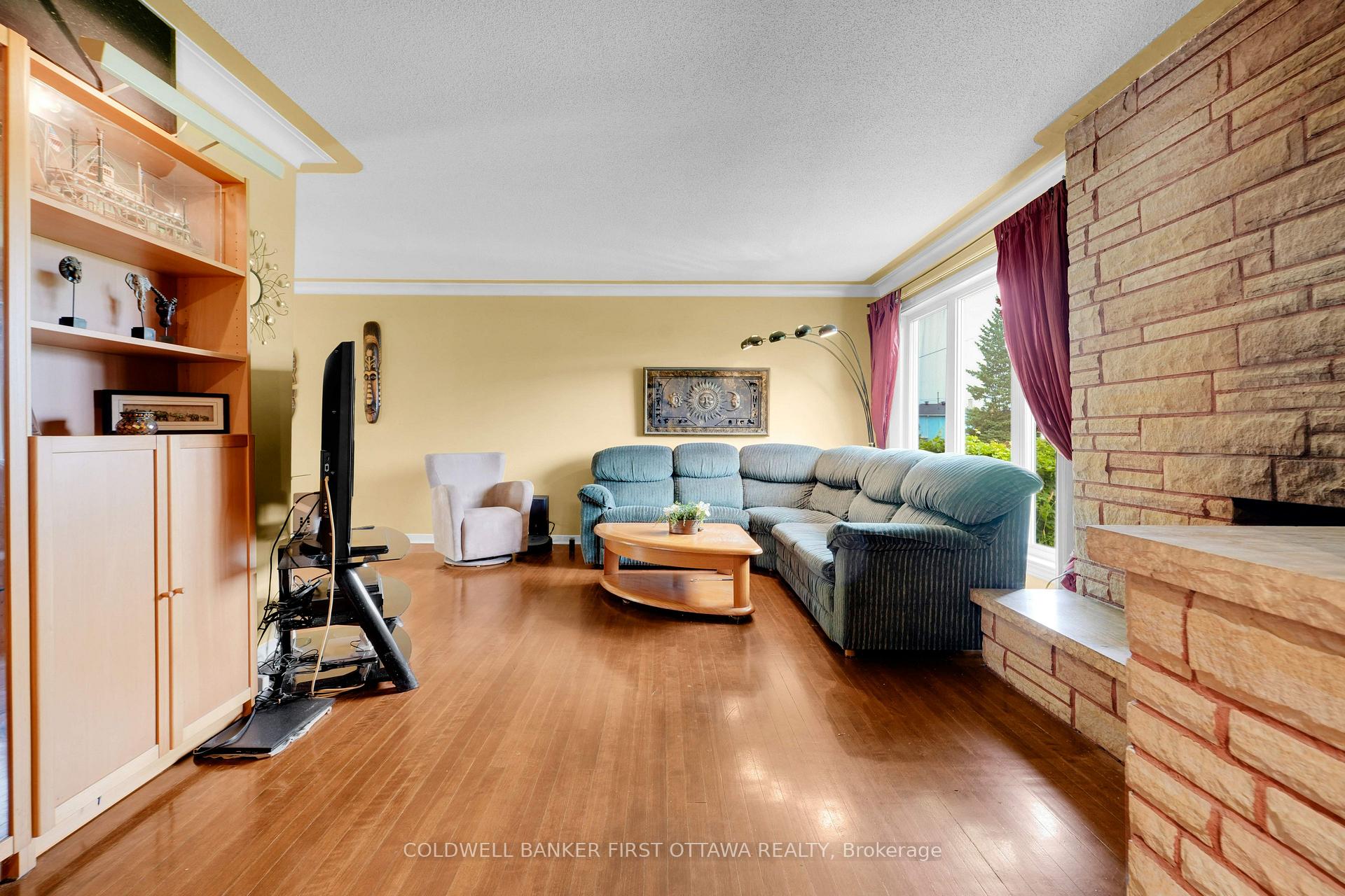 Photo 8 of 636 Malartic Avenue, Ottawa, Castle Heights — HOMEH