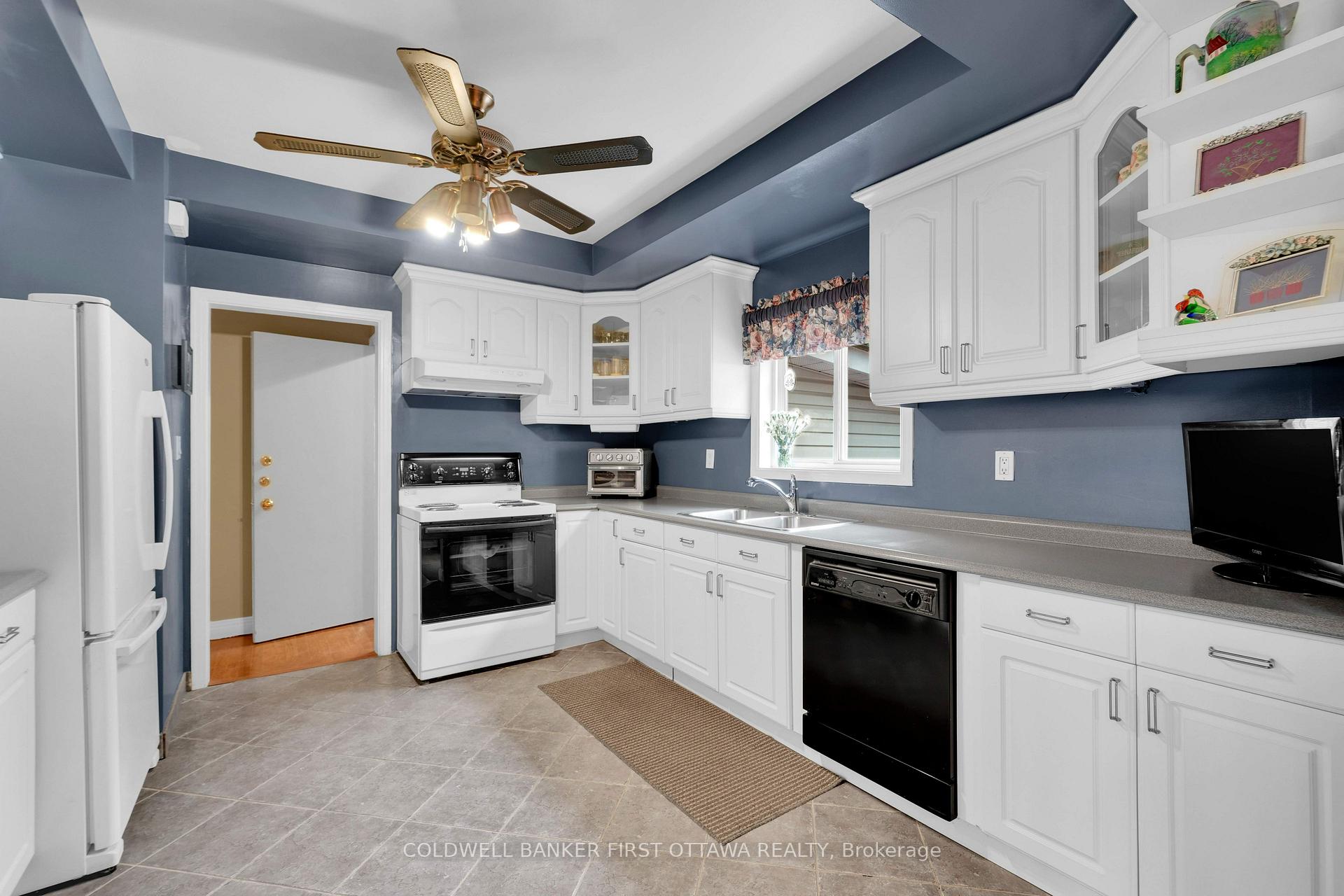 Photo 11 of 636 Malartic Avenue, Ottawa, Castle Heights — HOMEH