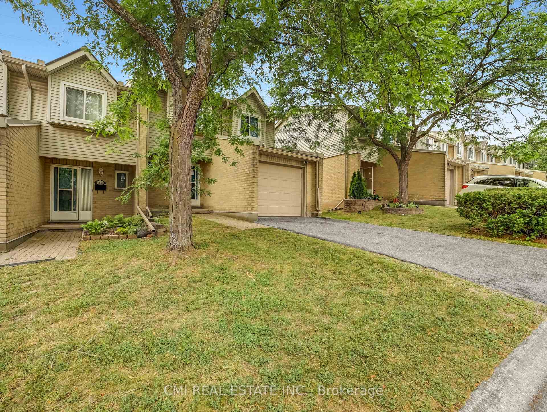Photo 3 of Unit 24, 29 Paulander Drive, Kitchener, Victoria Hills — HOMEH