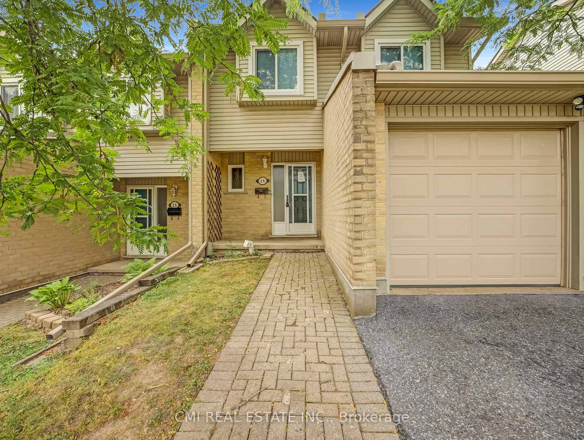 Photo 4 of Unit 24, 29 Paulander Drive, Kitchener, Victoria Hills — HOMEH