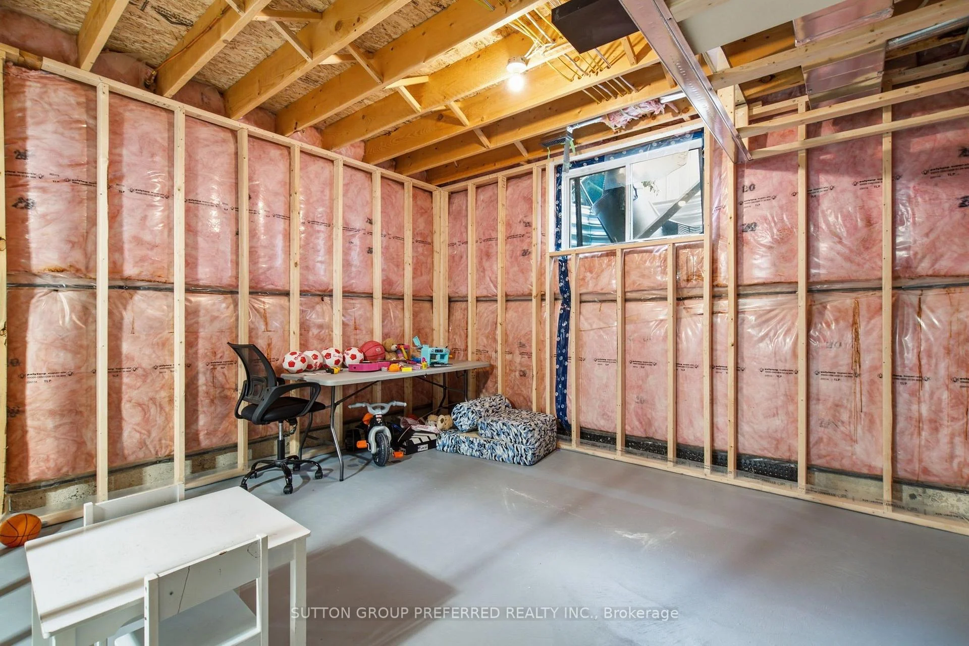 Photo 37 of 19 Kaiser Lane, Middlesex Centre, Kilworth — HOMEH