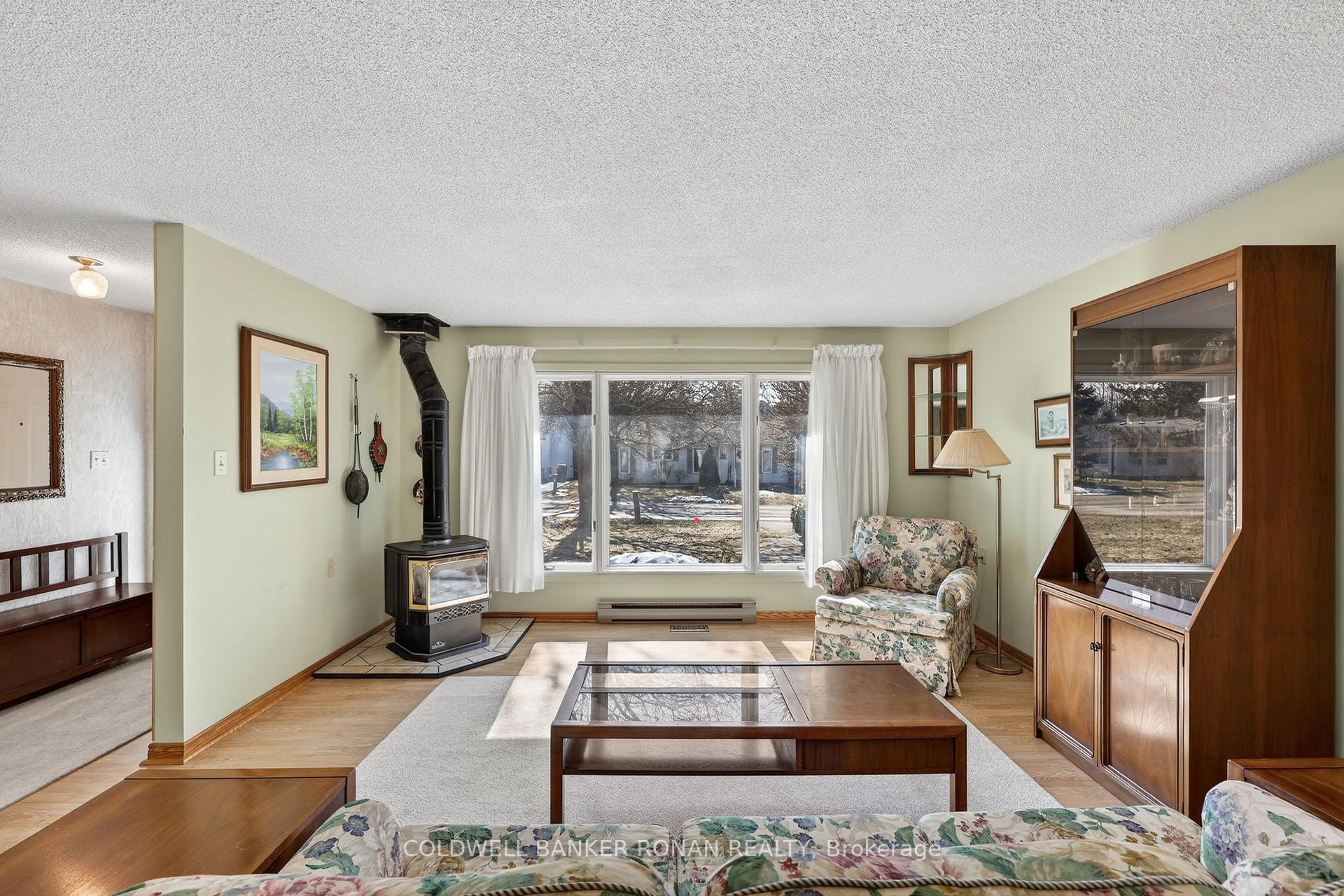 Photo 7 of 4 Tecumseth Pines Drive, New Tecumseth, Rural New Tecumseth — HOMEH
