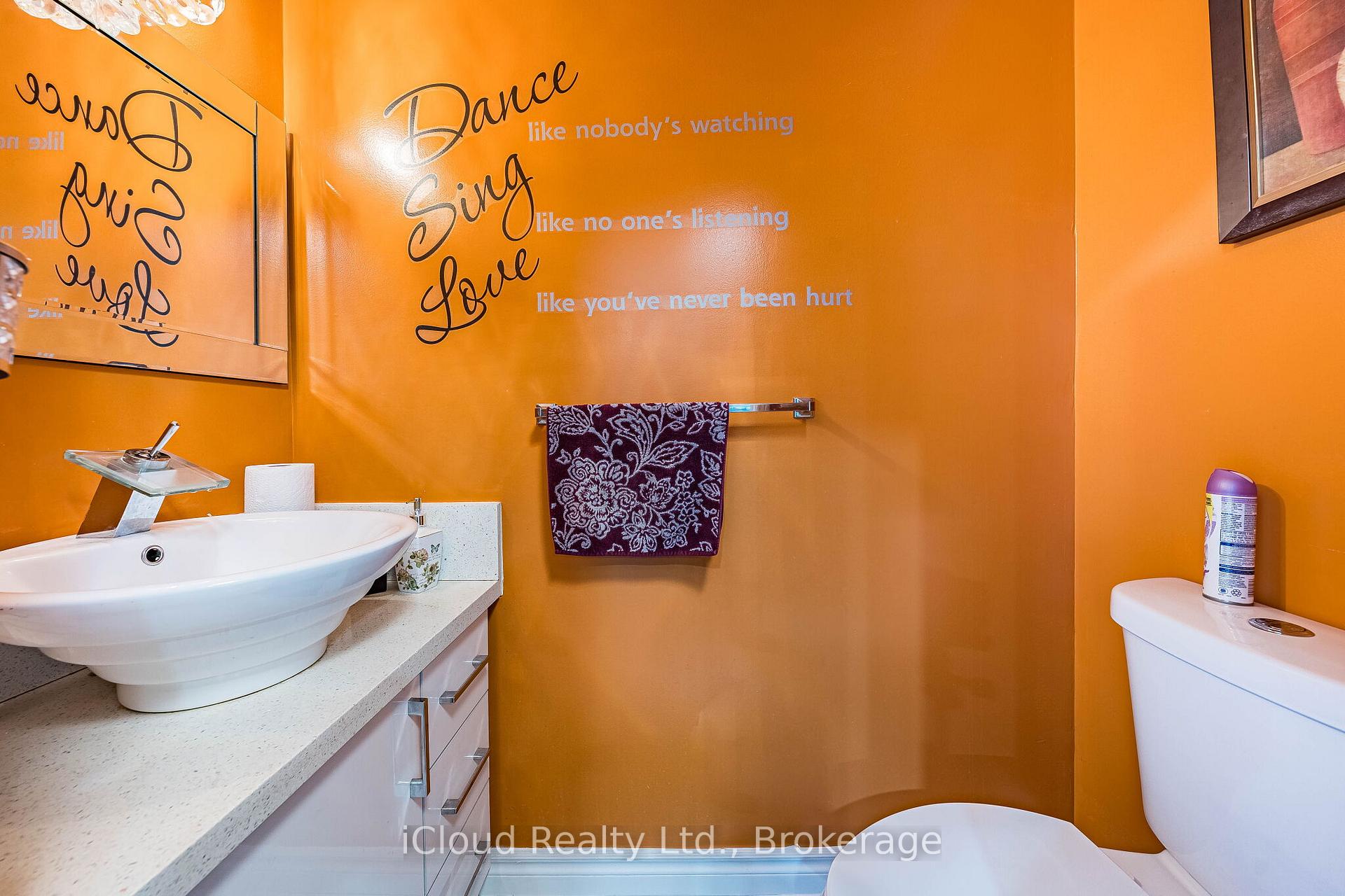 Photo 16 of 135 Autumn Glen Circle, Etobicoke, West Humber-Clairville — HOMEH