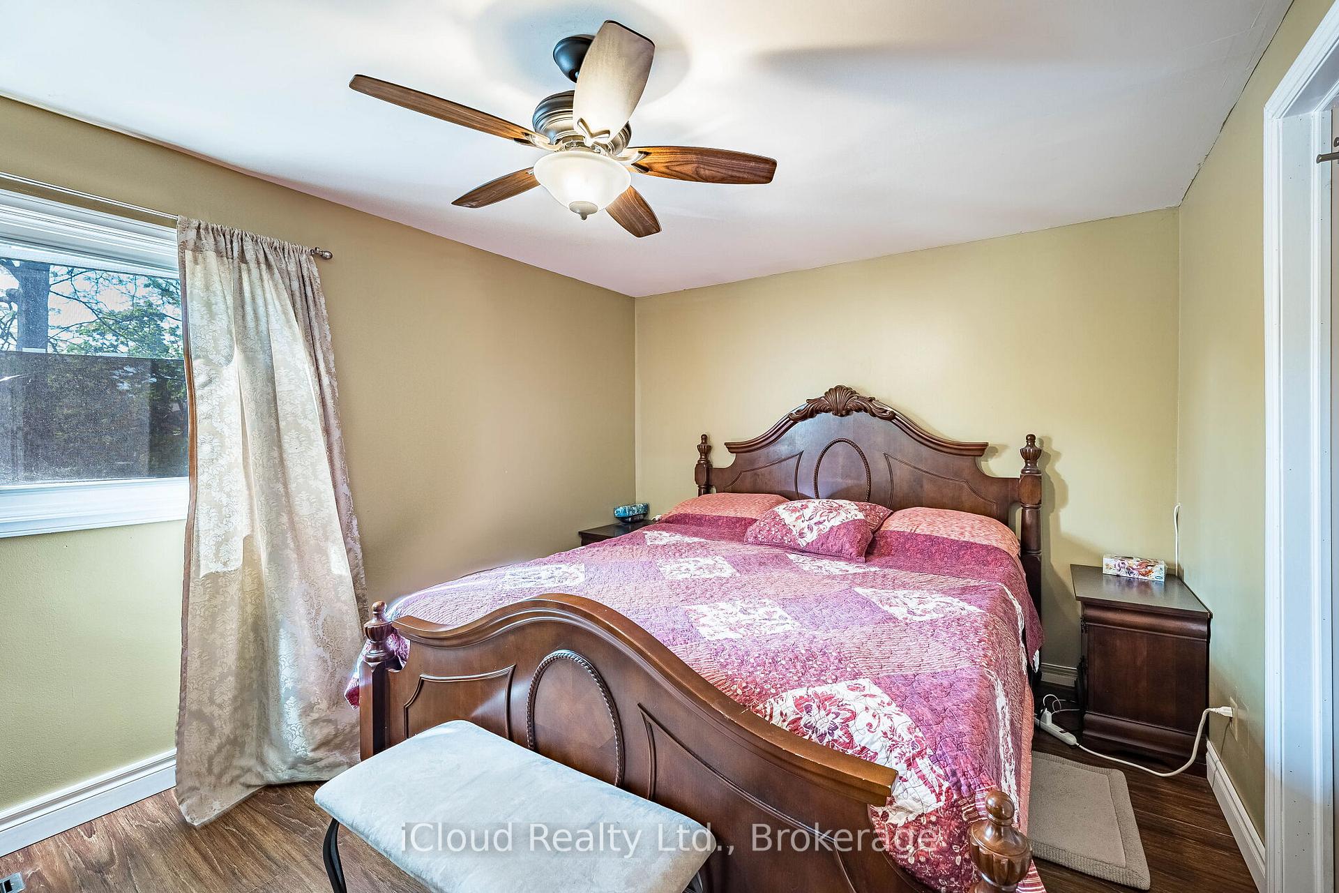 Photo 19 of 135 Autumn Glen Circle, Etobicoke, West Humber-Clairville — HOMEH