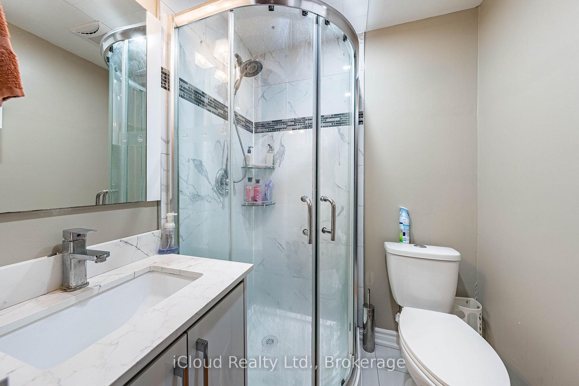 Photo 22 of 135 Autumn Glen Circle, Etobicoke, West Humber-Clairville — HOMEH