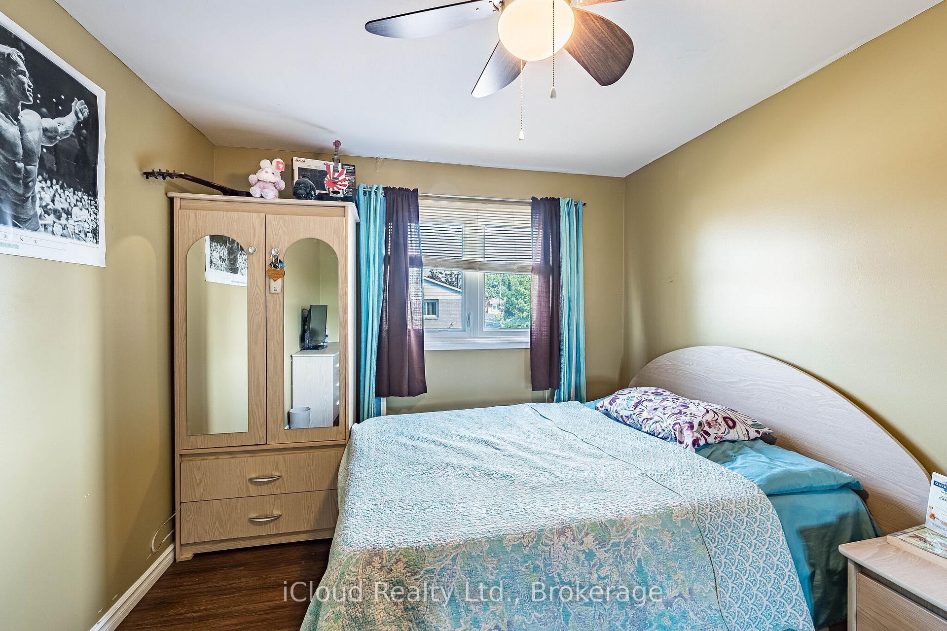 Photo 24 of 135 Autumn Glen Circle, Etobicoke, West Humber-Clairville — HOMEH