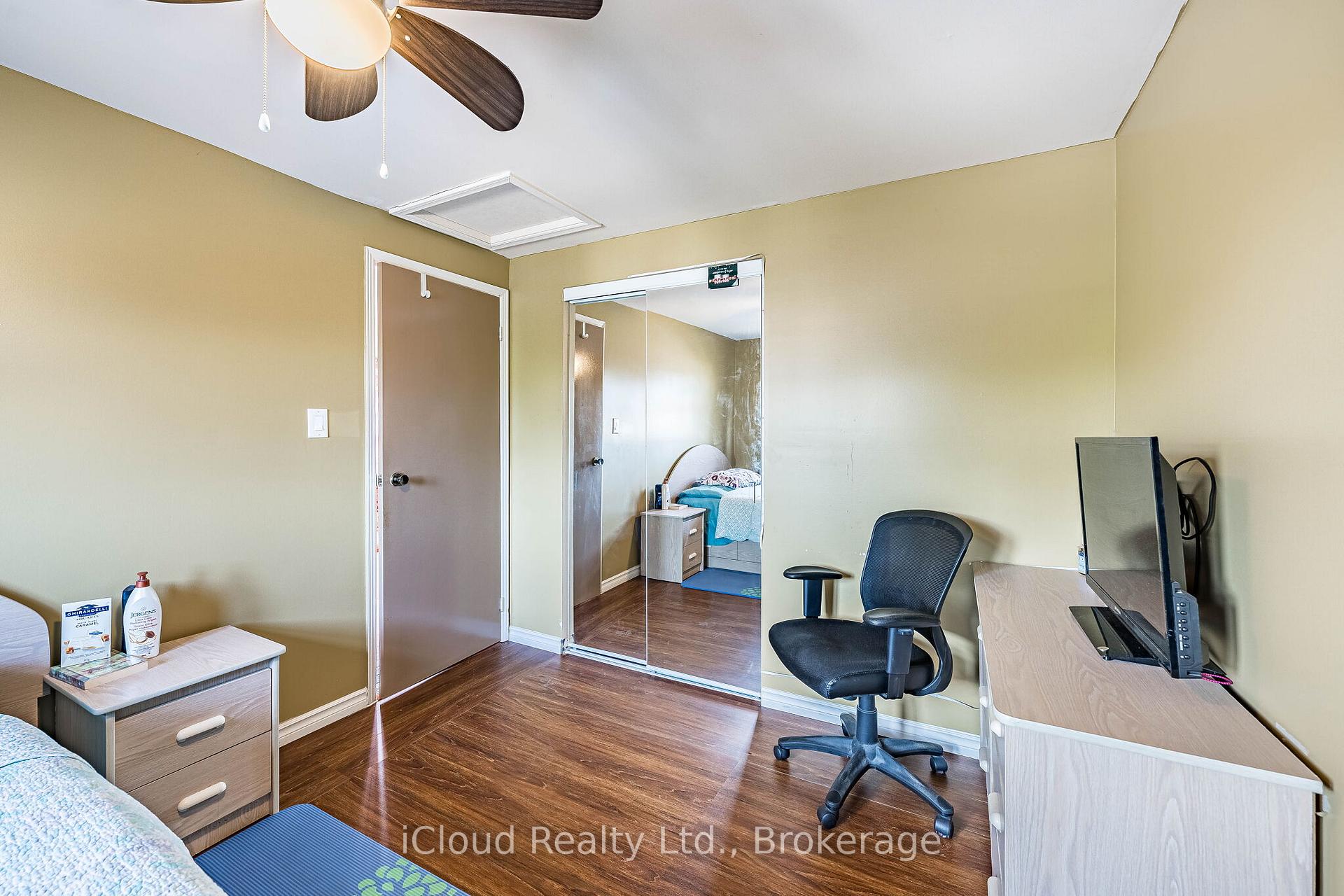 Photo 25 of 135 Autumn Glen Circle, Etobicoke, West Humber-Clairville — HOMEH