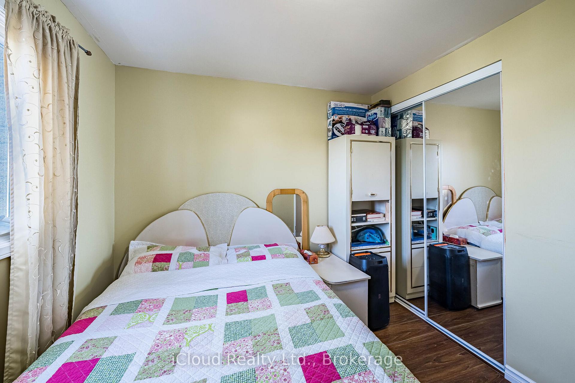 Photo 26 of 135 Autumn Glen Circle, Etobicoke, West Humber-Clairville — HOMEH