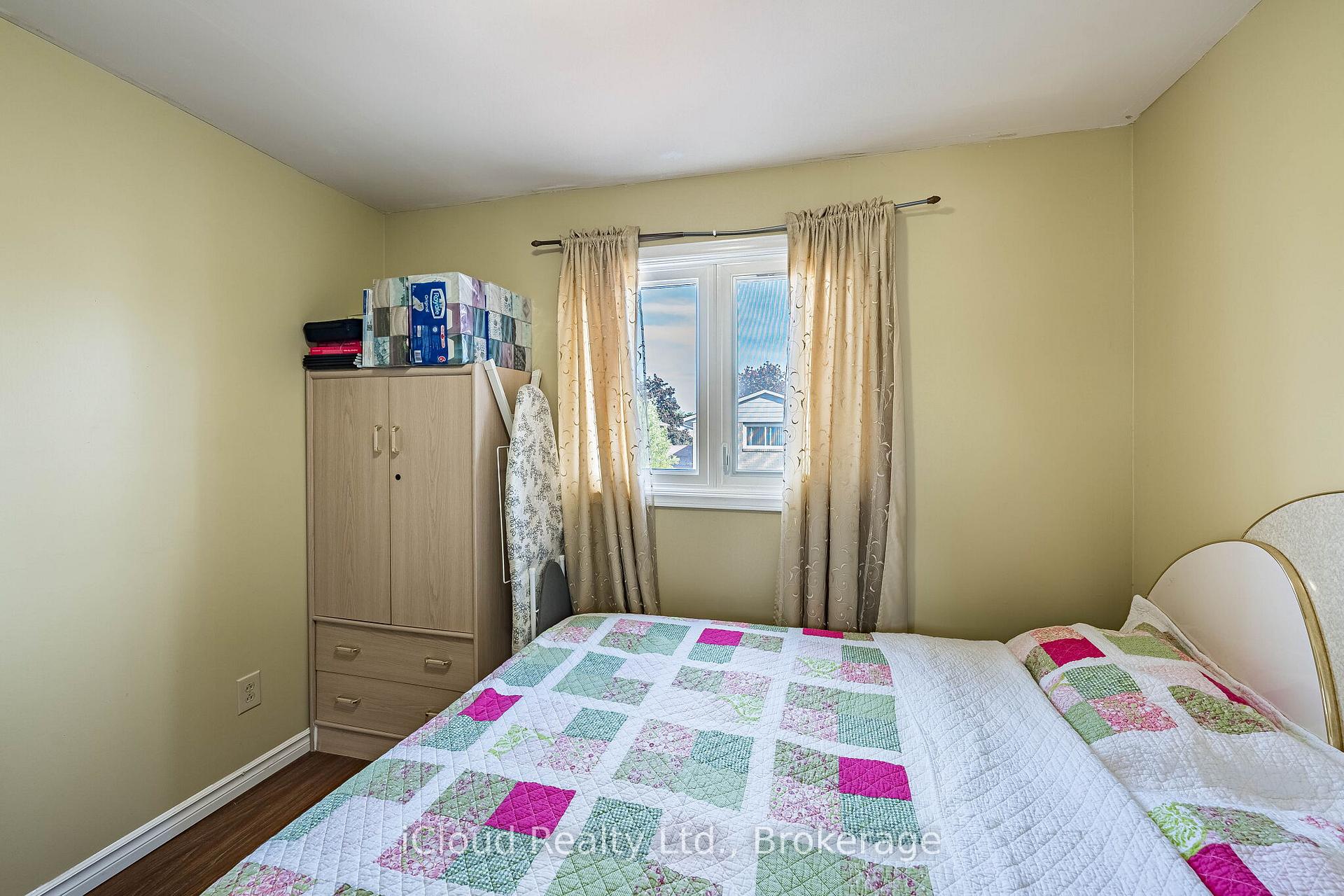 Photo 27 of 135 Autumn Glen Circle, Etobicoke, West Humber-Clairville — HOMEH