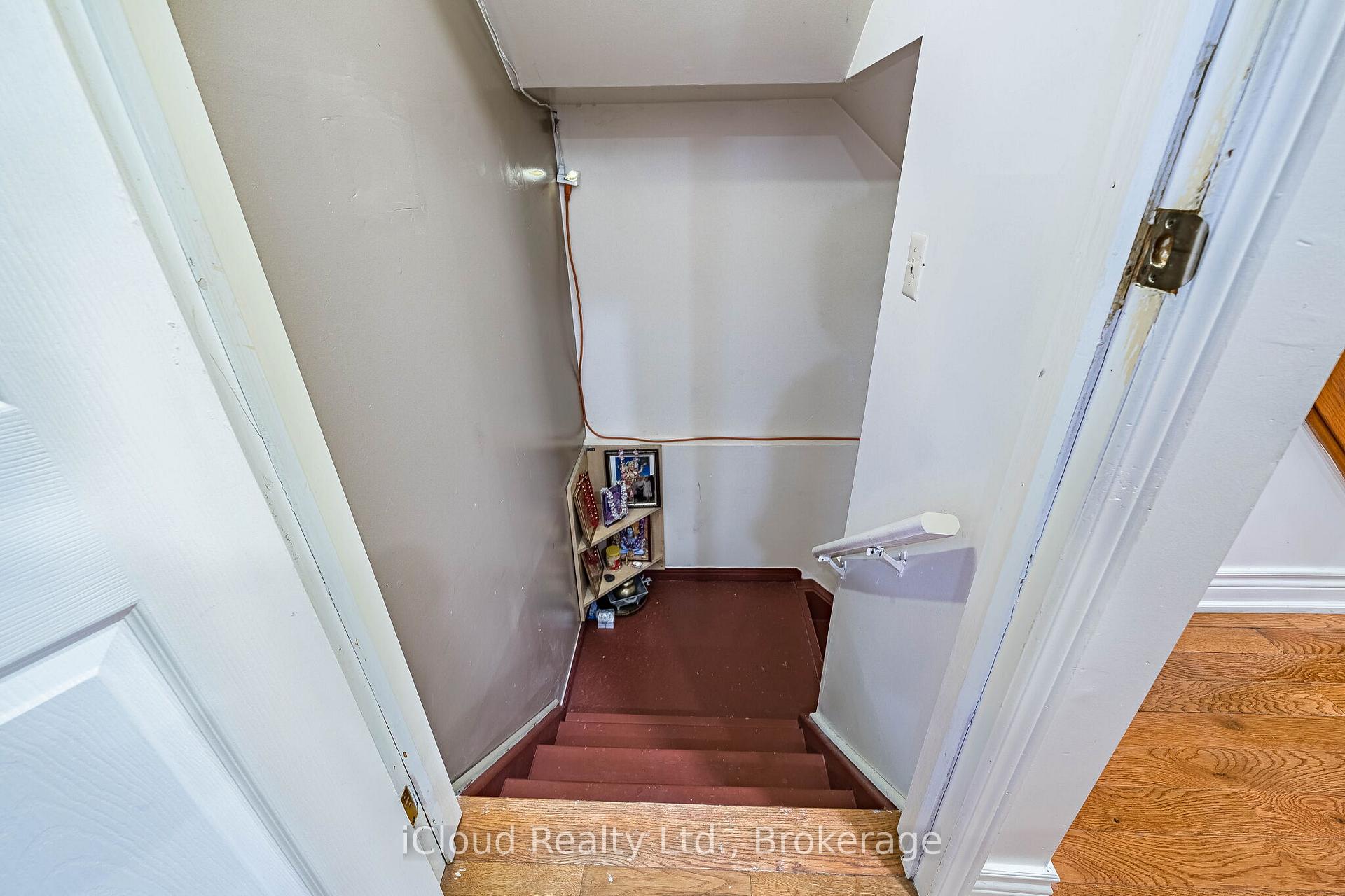 Photo 34 of 135 Autumn Glen Circle, Etobicoke, West Humber-Clairville — HOMEH