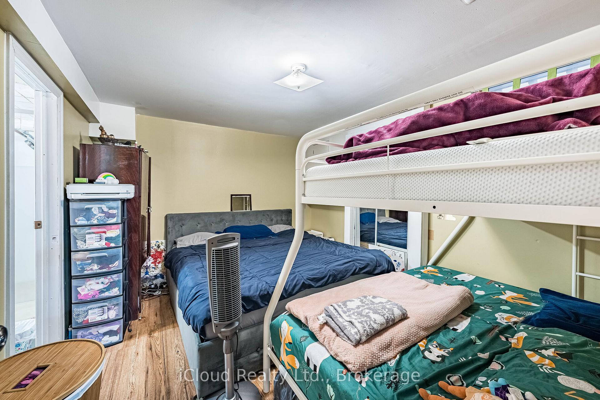 Photo 35 of 135 Autumn Glen Circle, Etobicoke, West Humber-Clairville — HOMEH