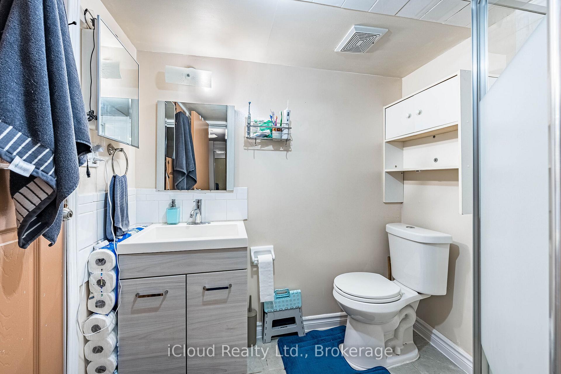 Photo 36 of 135 Autumn Glen Circle, Etobicoke, West Humber-Clairville — HOMEH