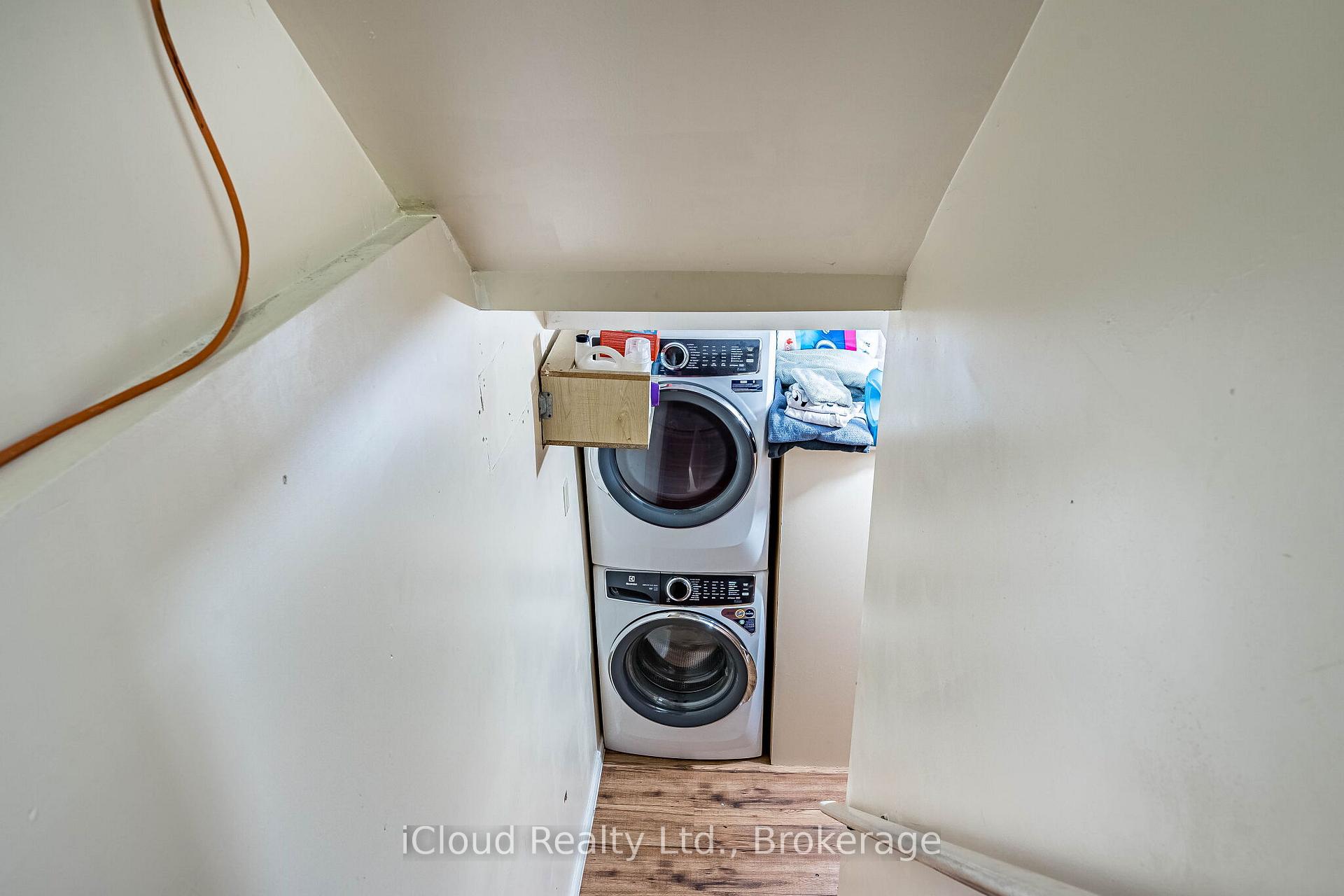 Photo 37 of 135 Autumn Glen Circle, Etobicoke, West Humber-Clairville — HOMEH