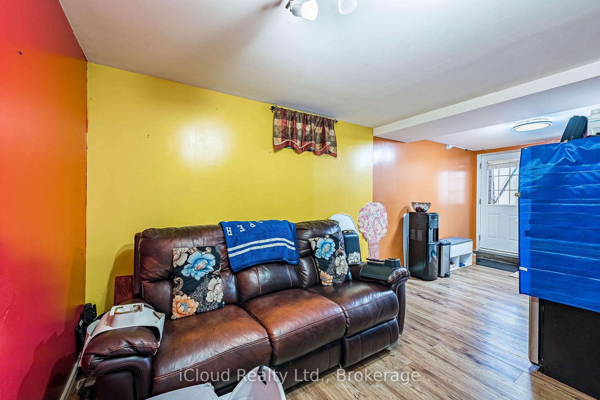 Photo 41 of 135 Autumn Glen Circle, Etobicoke, West Humber-Clairville — HOMEH