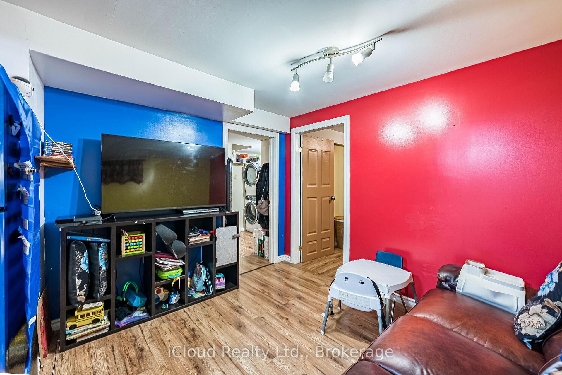 Photo 42 of 135 Autumn Glen Circle, Etobicoke, West Humber-Clairville — HOMEH