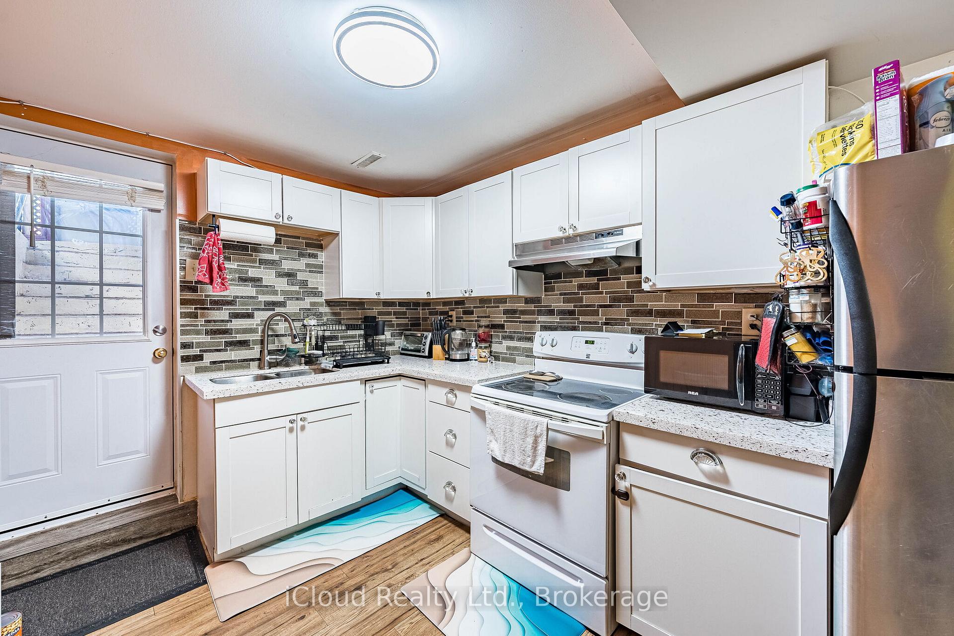 Photo 43 of 135 Autumn Glen Circle, Etobicoke, West Humber-Clairville — HOMEH