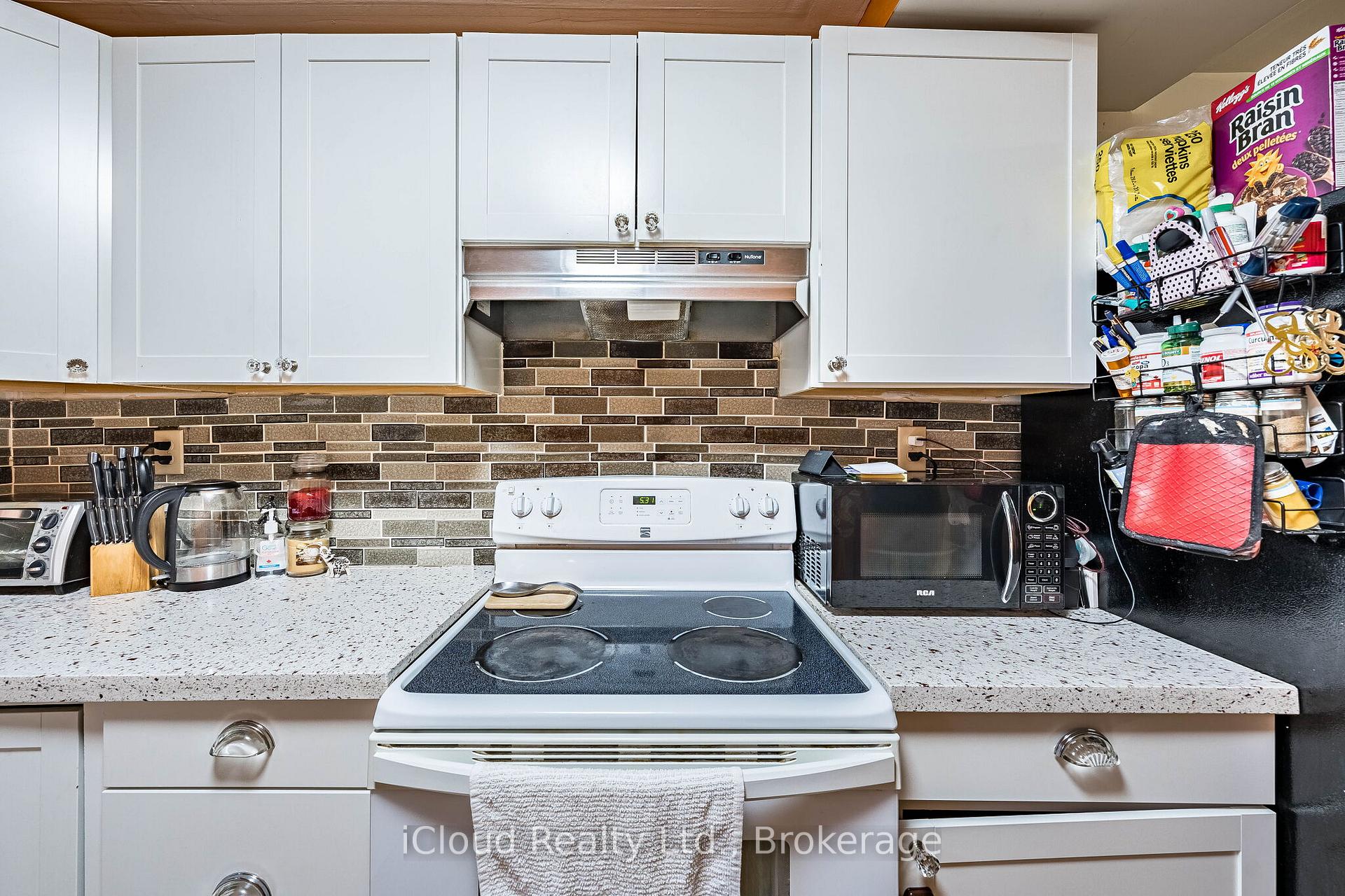 Photo 45 of 135 Autumn Glen Circle, Etobicoke, West Humber-Clairville — HOMEH