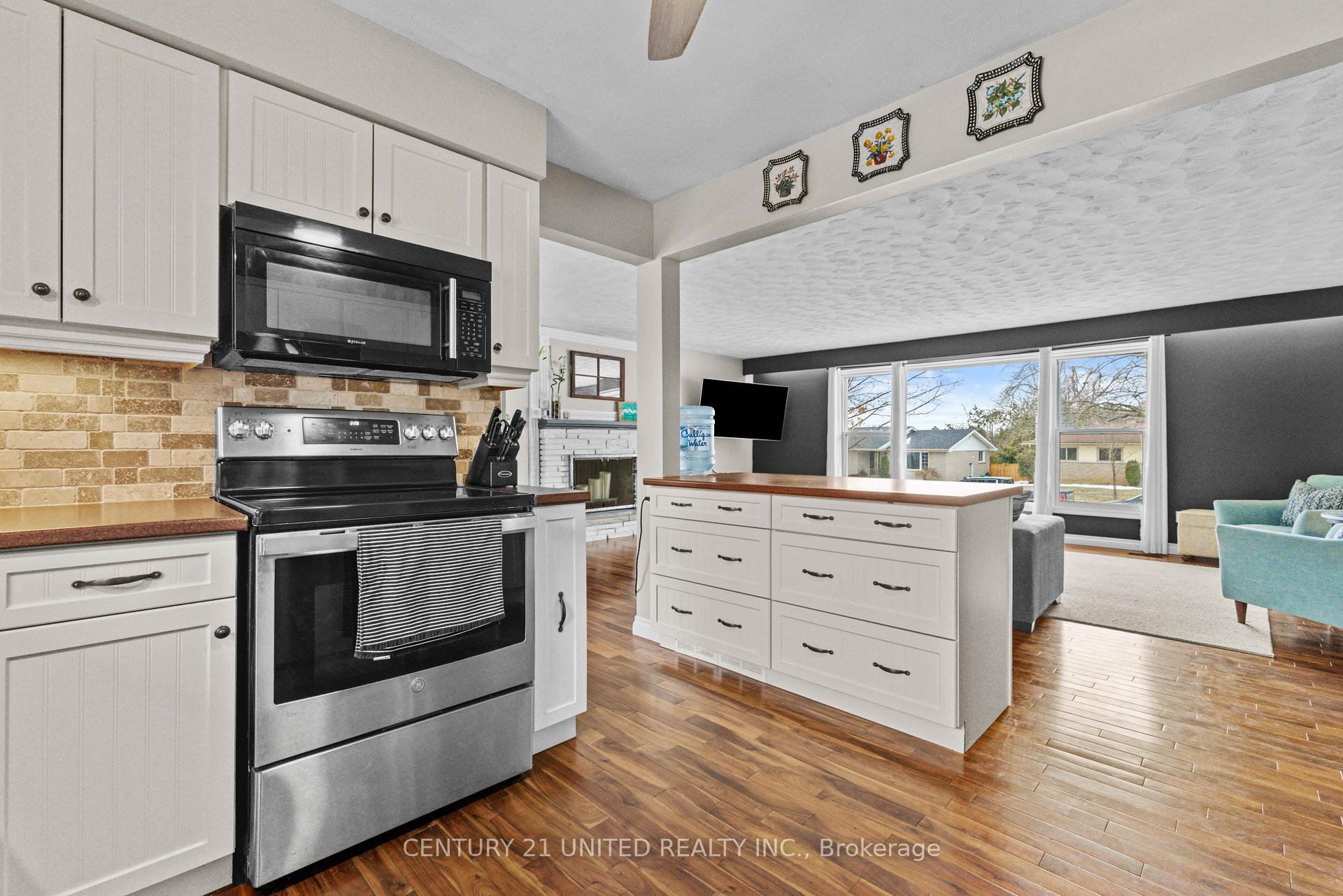 Photo 3 of 1277 Olympus Avenue, Peterborough, Northcrest Ward 5 — HOMEH