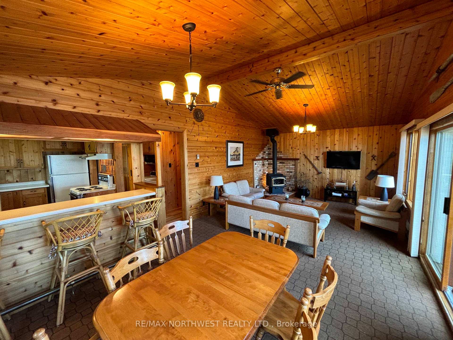 Photo 11 of 119 Longpine Lake, Kenora Remote Area, West of Kenora — HOMEH