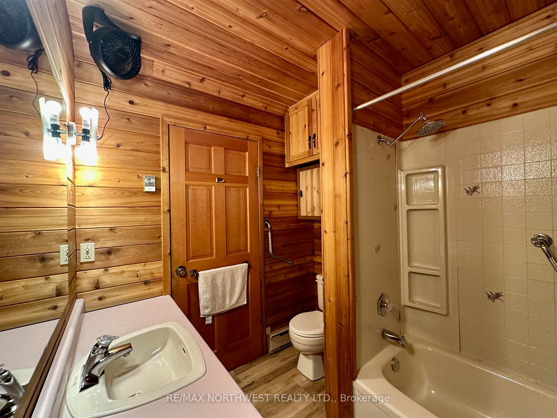 Photo 16 of 119 Longpine Lake, Kenora Remote Area, West of Kenora — HOMEH
