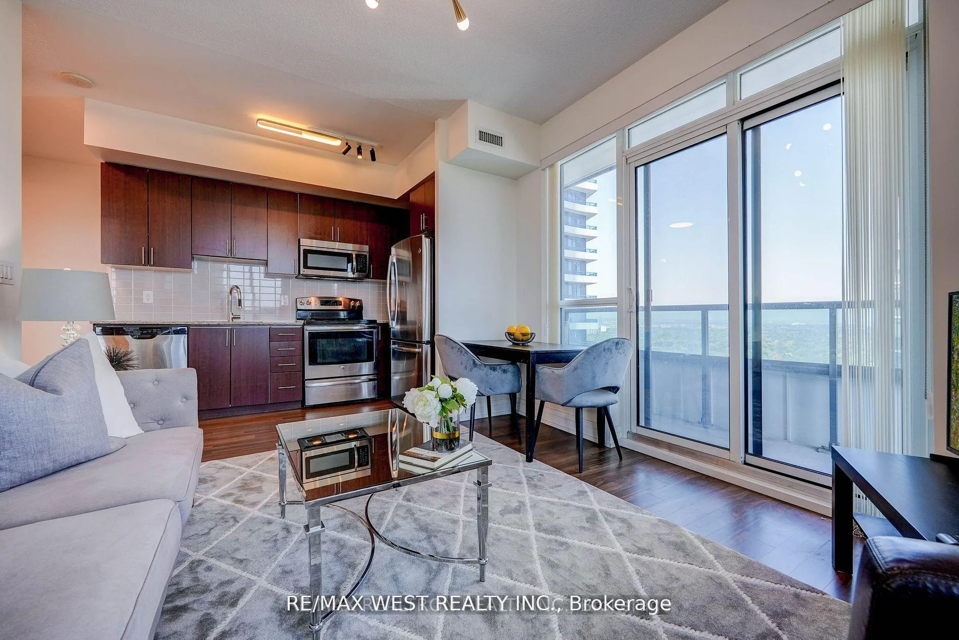 Photo 3 of Unit 2131, 7161 Yonge Street, Markham, Thornhill — HOMEH
