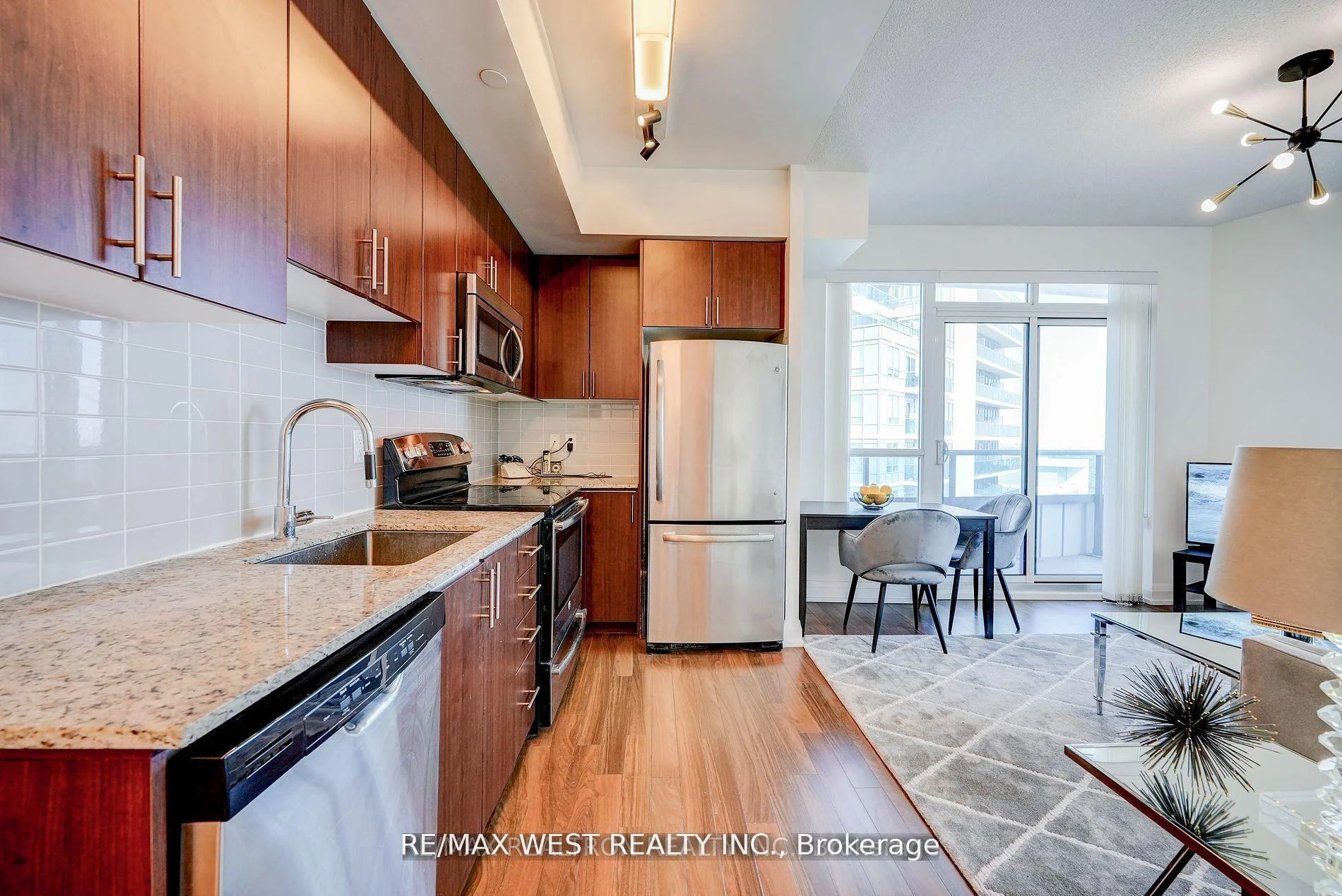 Photo 5 of Unit 2131, 7161 Yonge Street, Markham, Thornhill — HOMEH