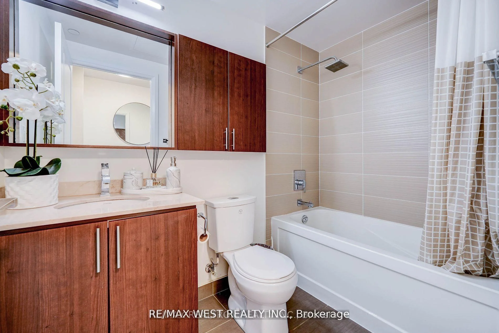 Photo 10 of Unit 2131, 7161 Yonge Street, Markham, Thornhill — HOMEH