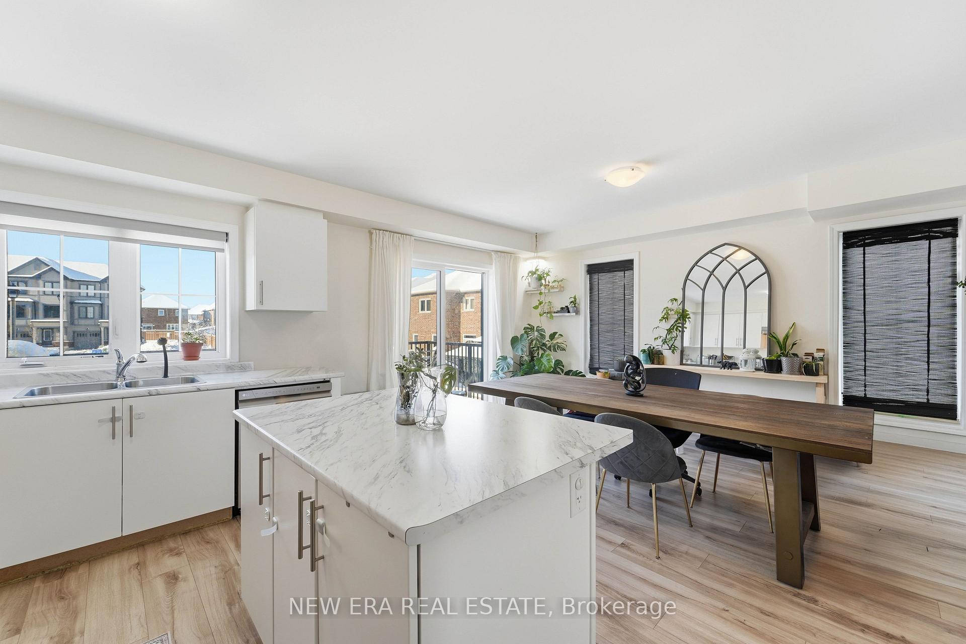 Photo 12 of 44 Jerome Way, Clarington, Bowmanville — HOMEH