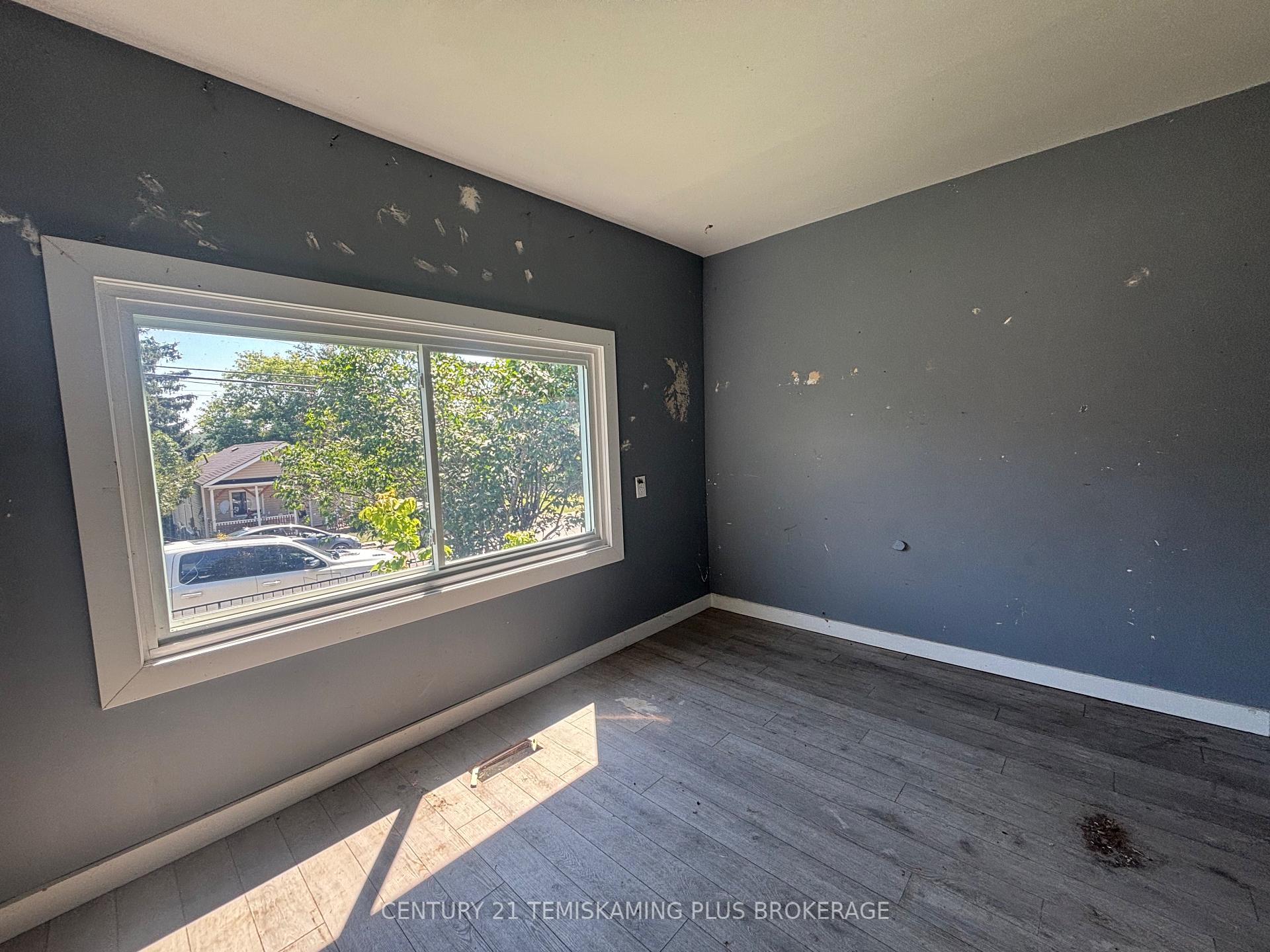 Photo 19 of 70 Nickel Street, Cobalt — HOMEH