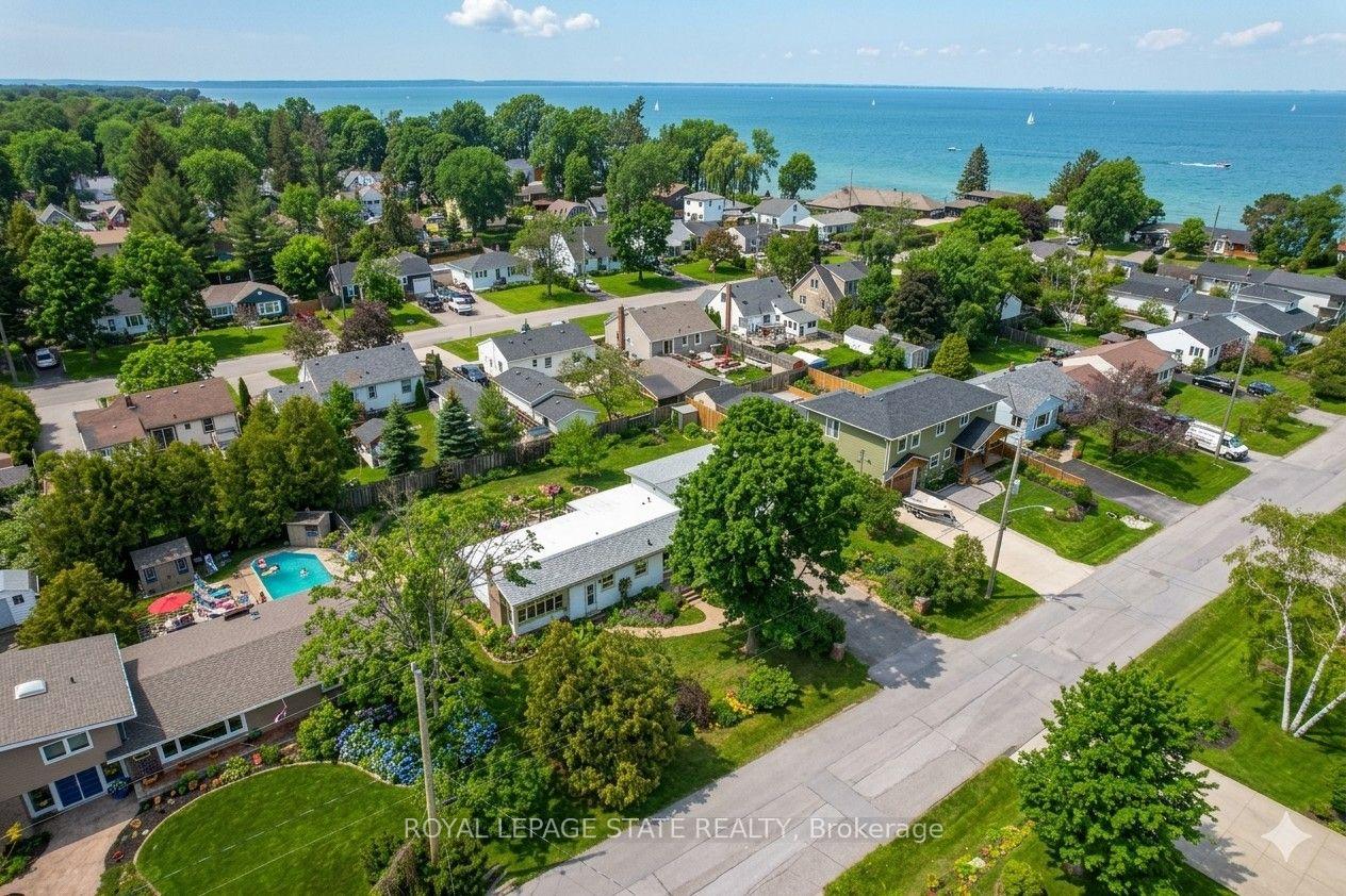 Photo 2 of Unit B, 405 Bartlett Avenue, Grimsby, Grimsby Beach — HOMEH