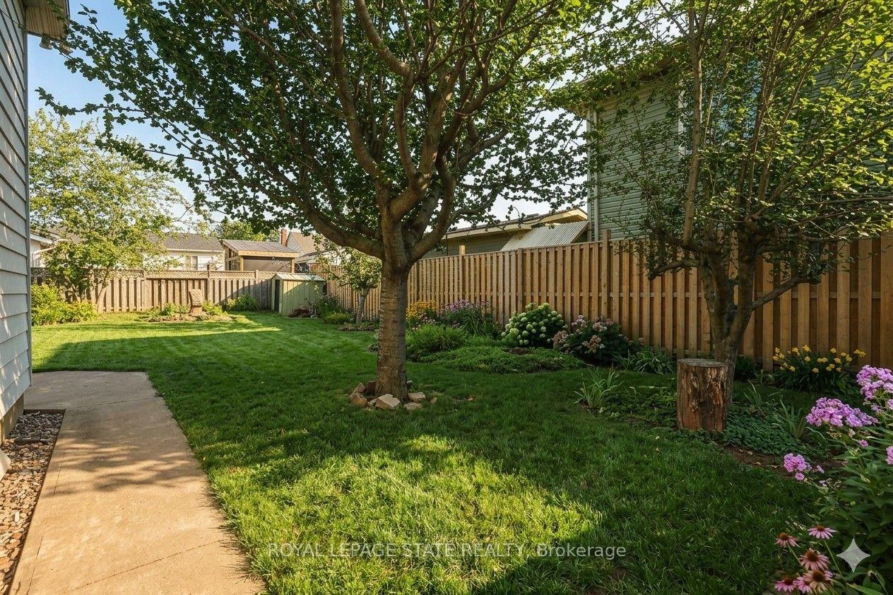 Photo 3 of Unit B, 405 Bartlett Avenue, Grimsby, Grimsby Beach — HOMEH