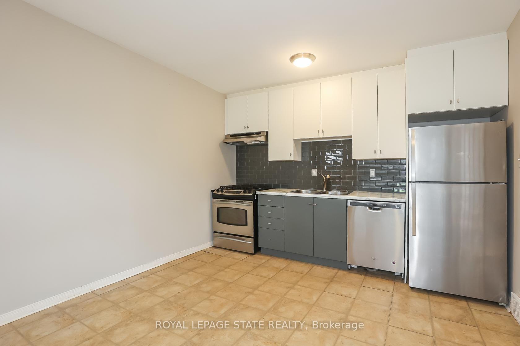 Photo 6 of Unit B, 405 Bartlett Avenue, Grimsby, Grimsby Beach — HOMEH