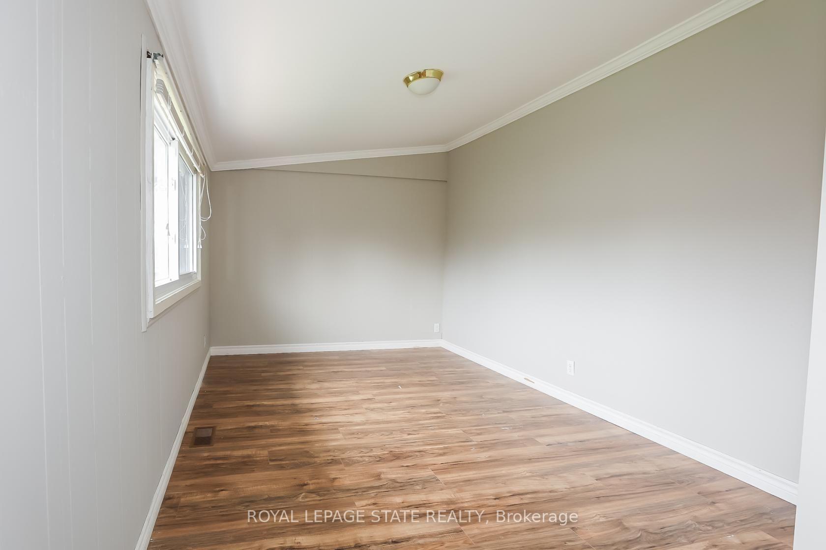 Photo 9 of Unit B, 405 Bartlett Avenue, Grimsby, Grimsby Beach — HOMEH