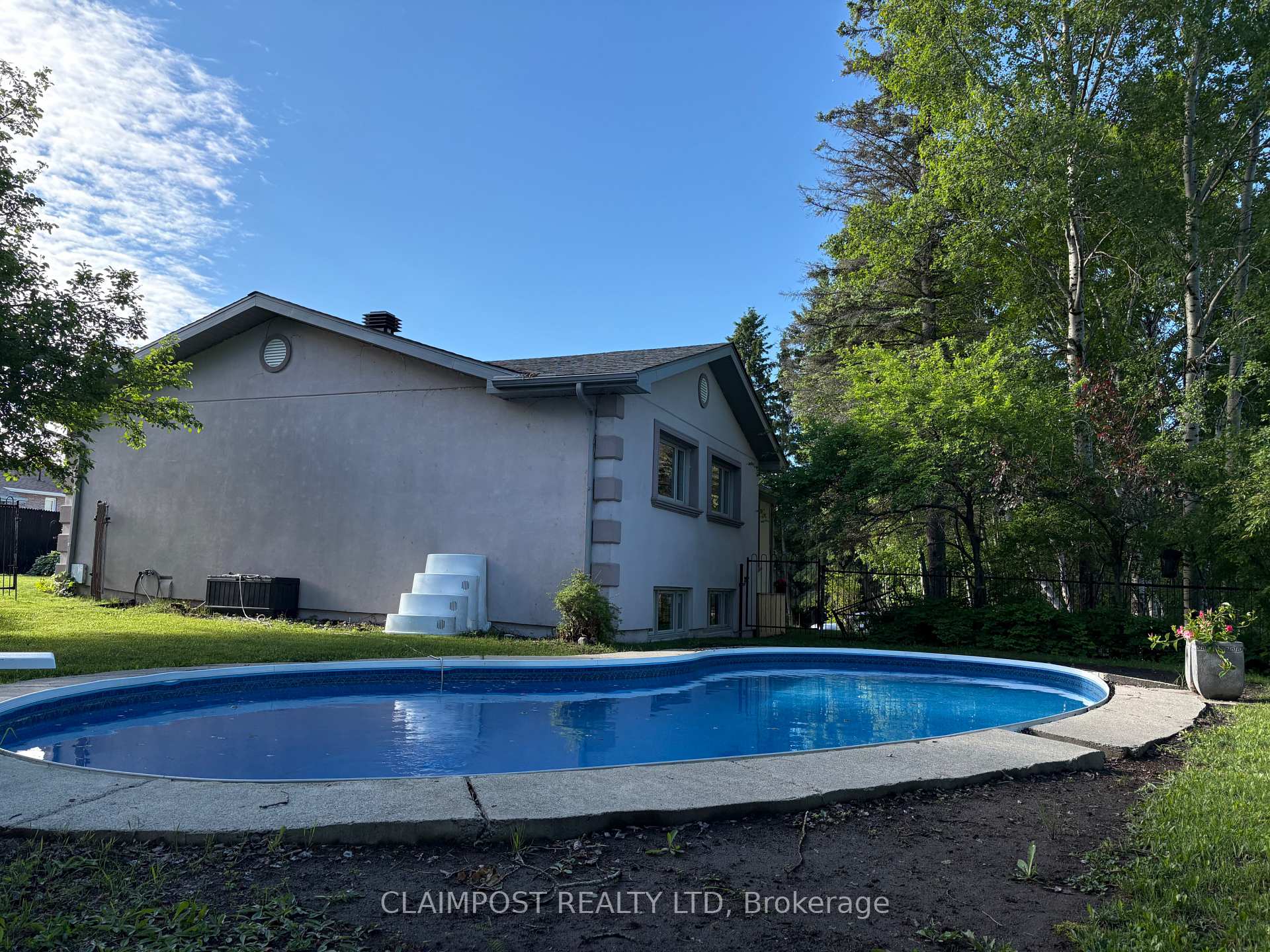 Photo 9 of 202 Earl Street W, Timmins, Porcupine - East — HOMEH