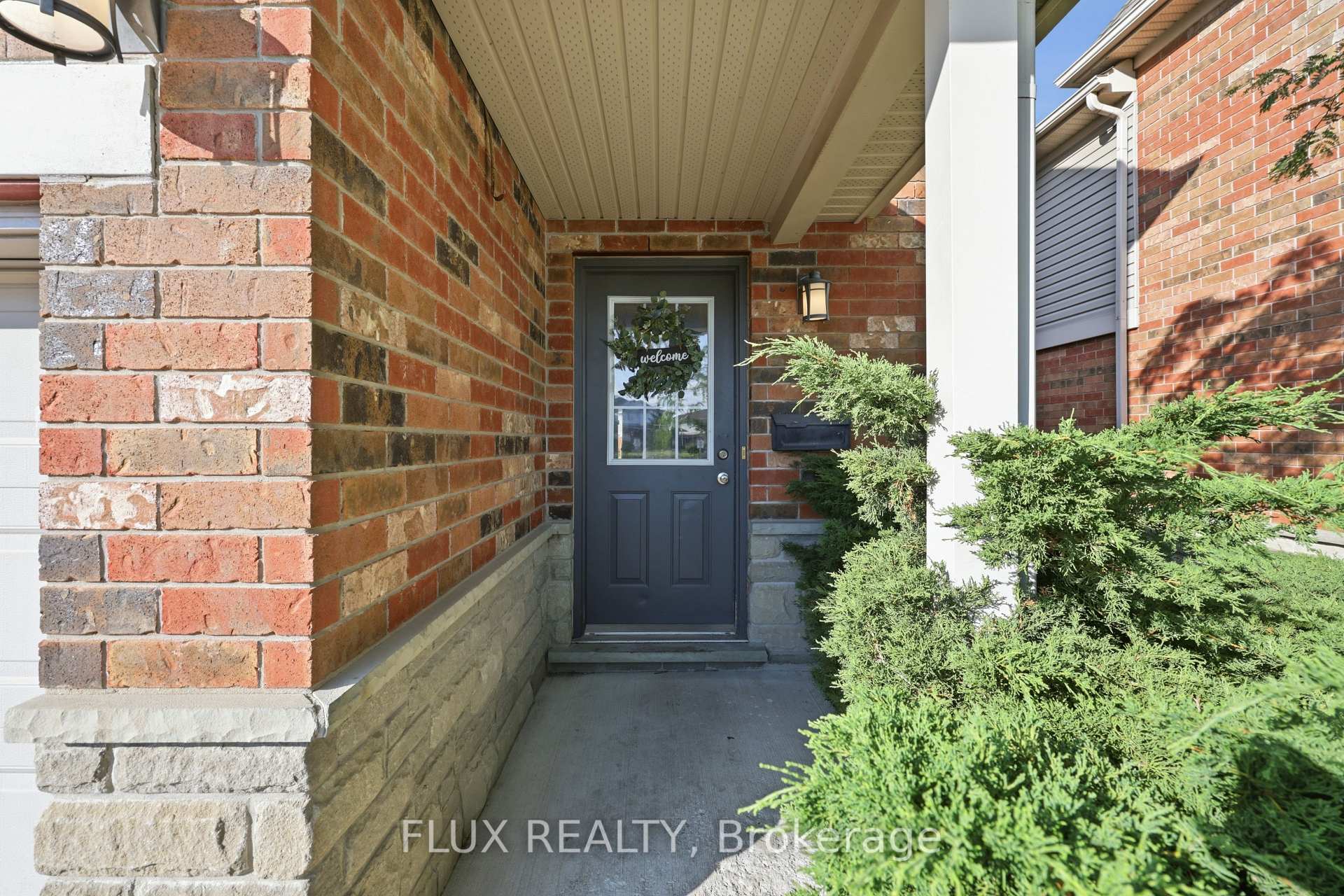 Photo 4 of Unit 46, 124 Gosling Gardens, Guelph, Clairfields/Hanlon Business Park — HOMEH