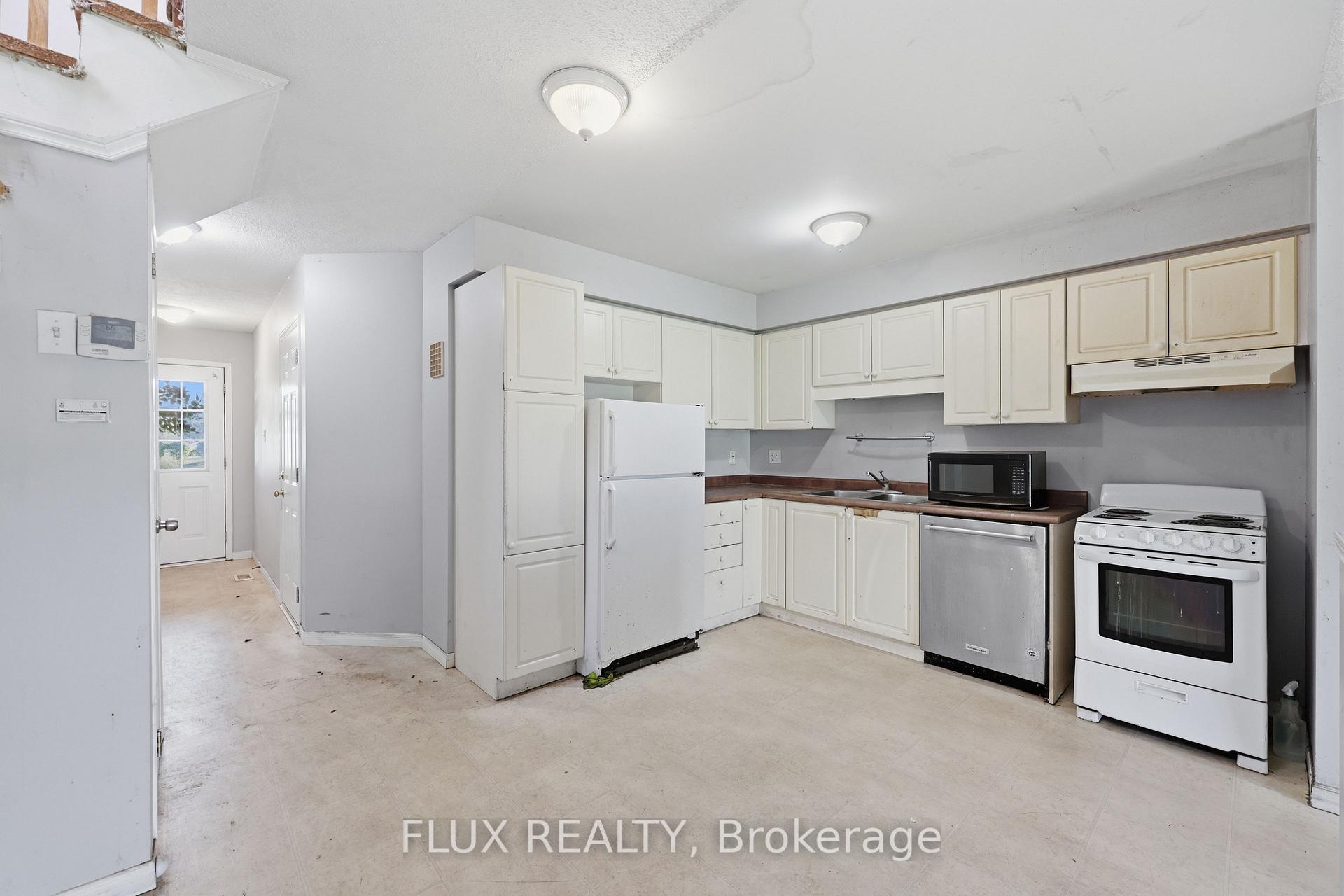 Photo 6 of Unit 46, 124 Gosling Gardens, Guelph, Clairfields/Hanlon Business Park — HOMEH