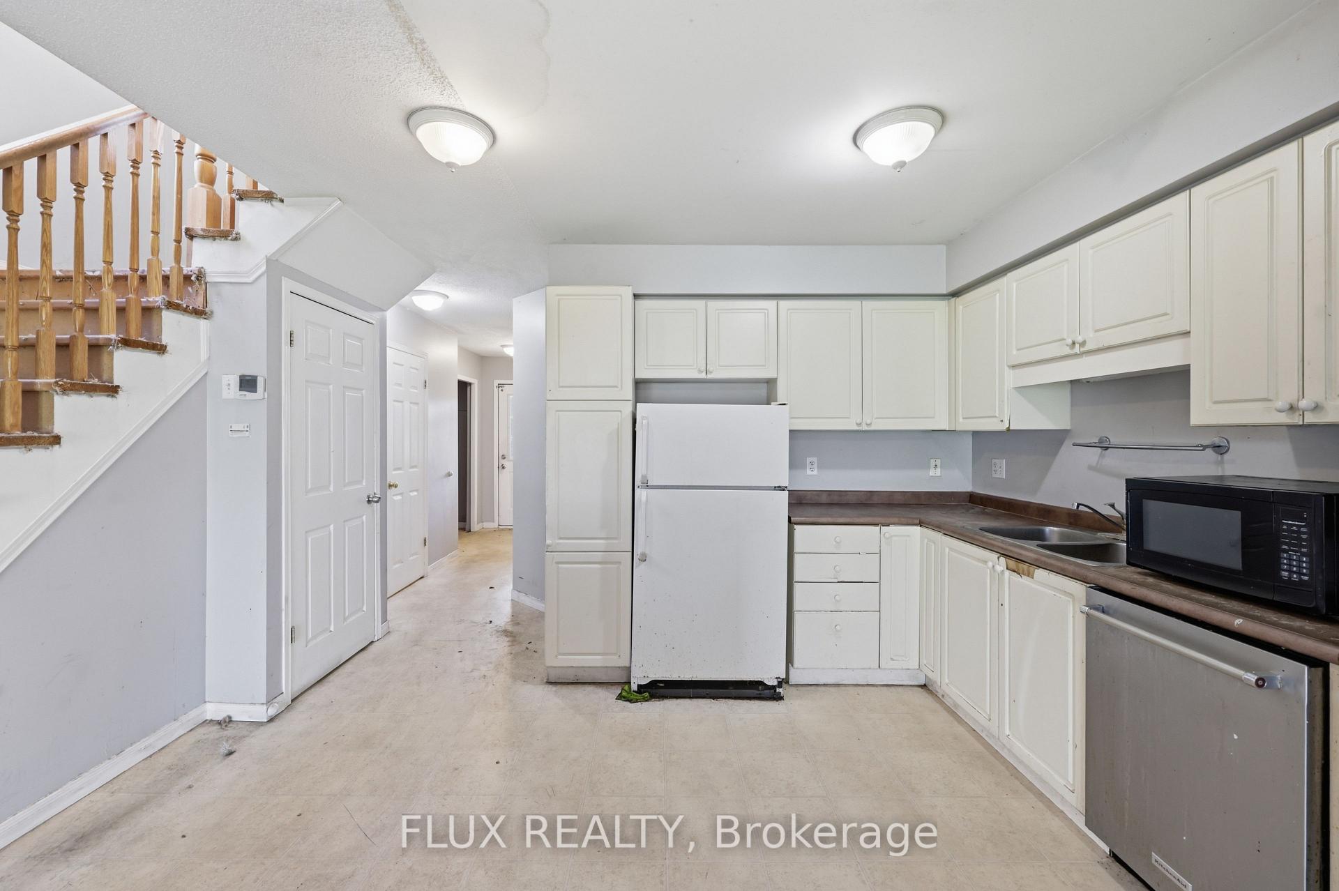 Photo 7 of Unit 46, 124 Gosling Gardens, Guelph, Clairfields/Hanlon Business Park — HOMEH