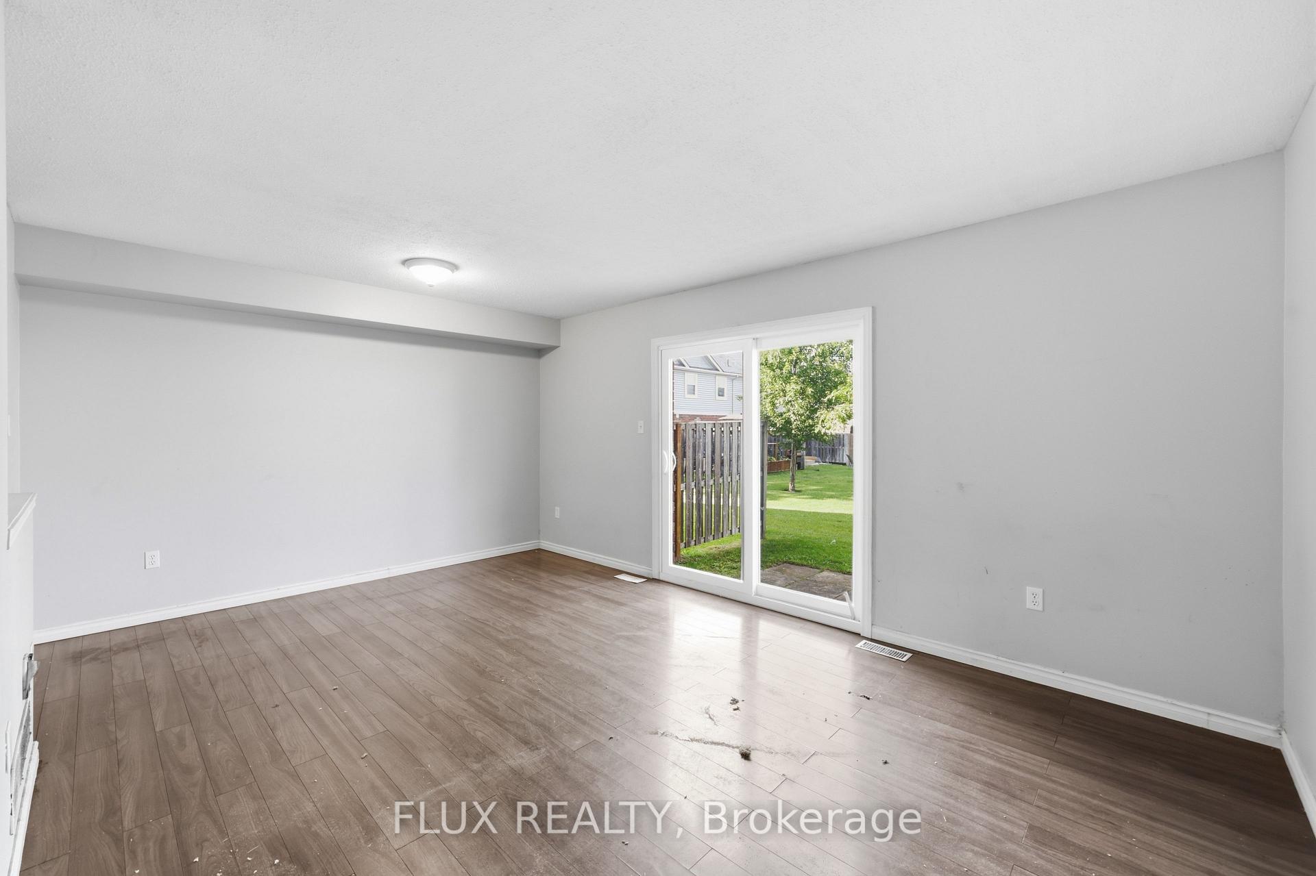 Photo 9 of Unit 46, 124 Gosling Gardens, Guelph, Clairfields/Hanlon Business Park — HOMEH