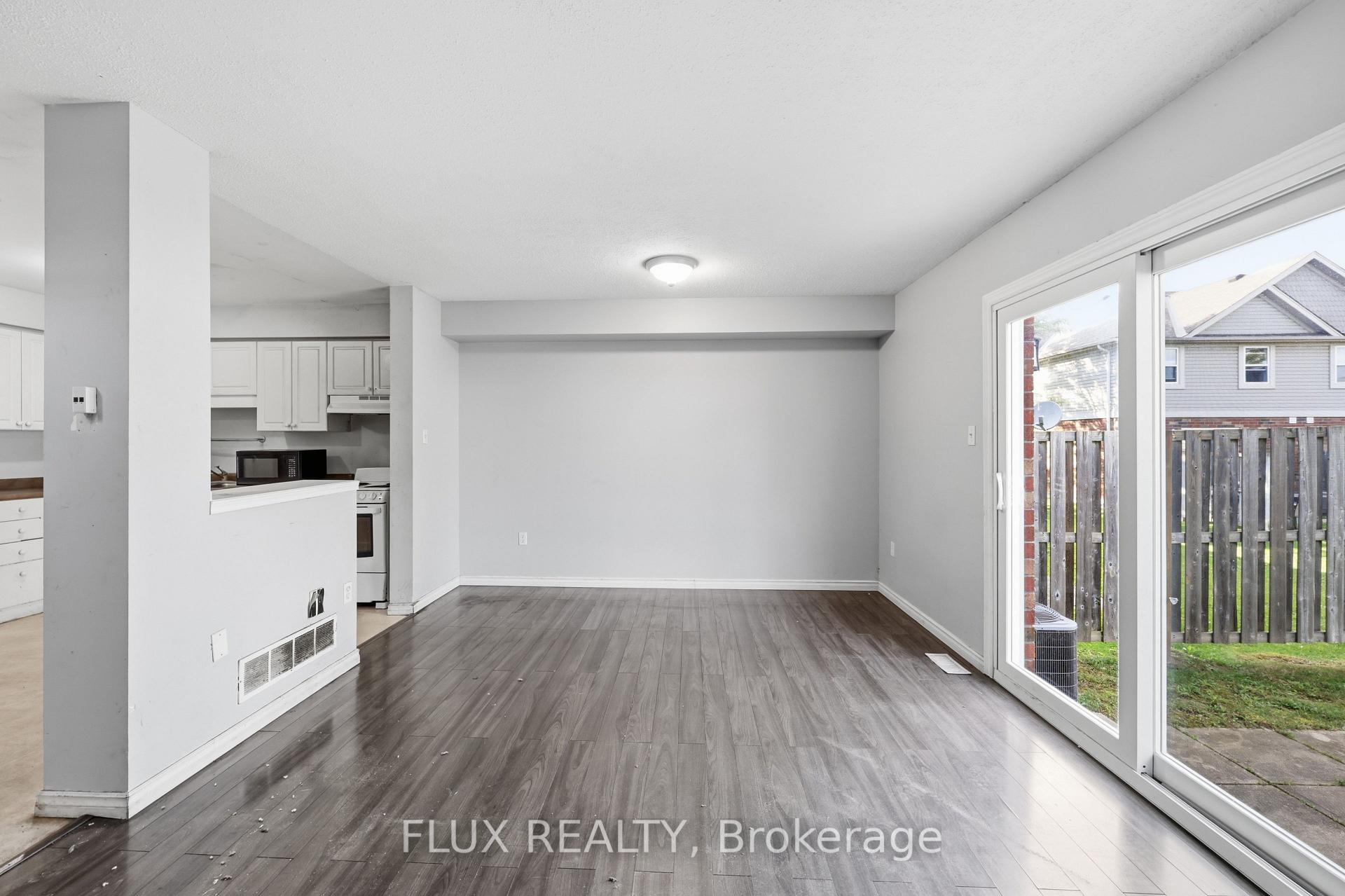 Photo 10 of Unit 46, 124 Gosling Gardens, Guelph, Clairfields/Hanlon Business Park — HOMEH