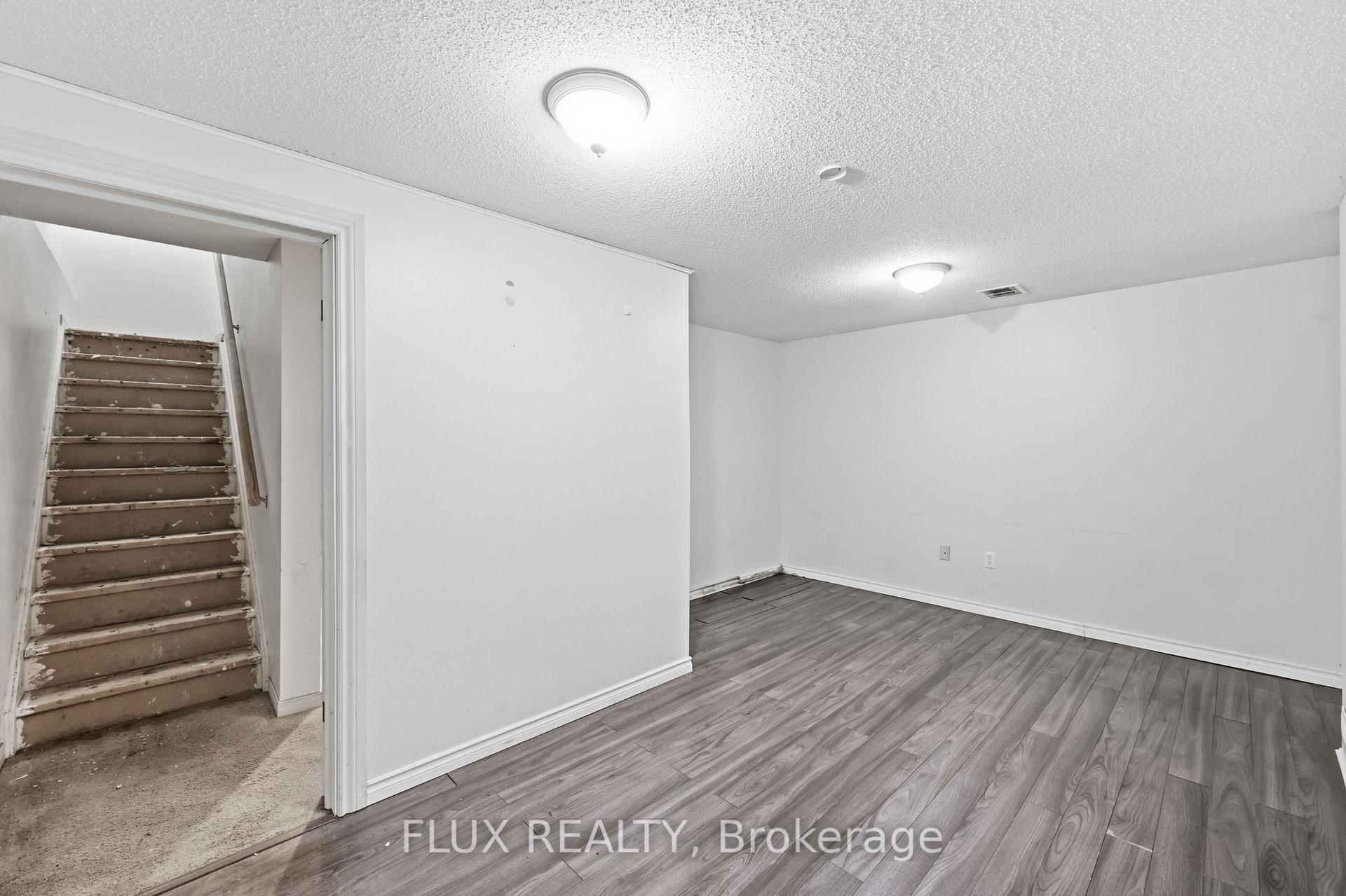 Photo 19 of Unit 46, 124 Gosling Gardens, Guelph, Clairfields/Hanlon Business Park — HOMEH