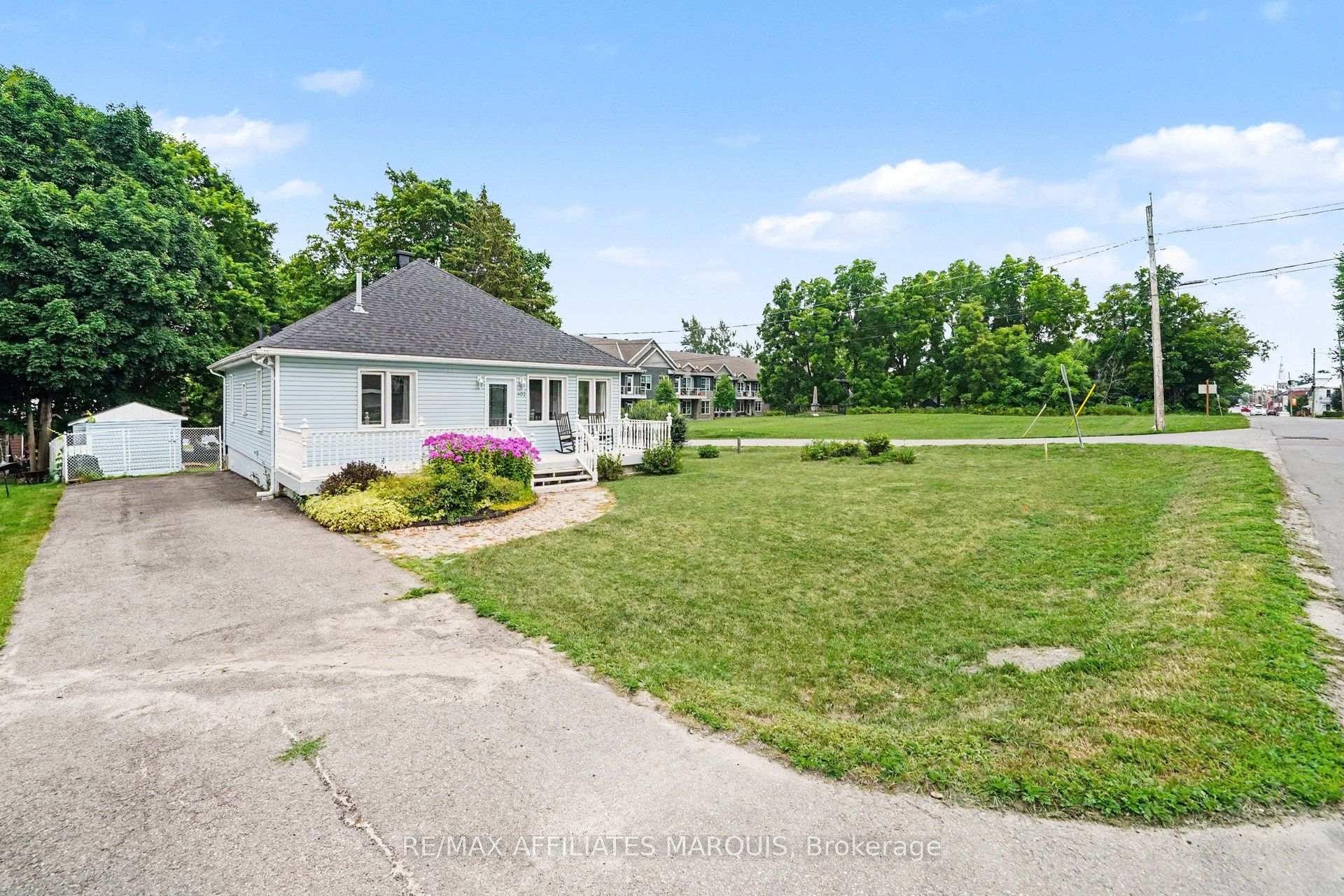 Photo 3 of 402 Clothier Street E, North Grenville, Kemptville — HOMEH