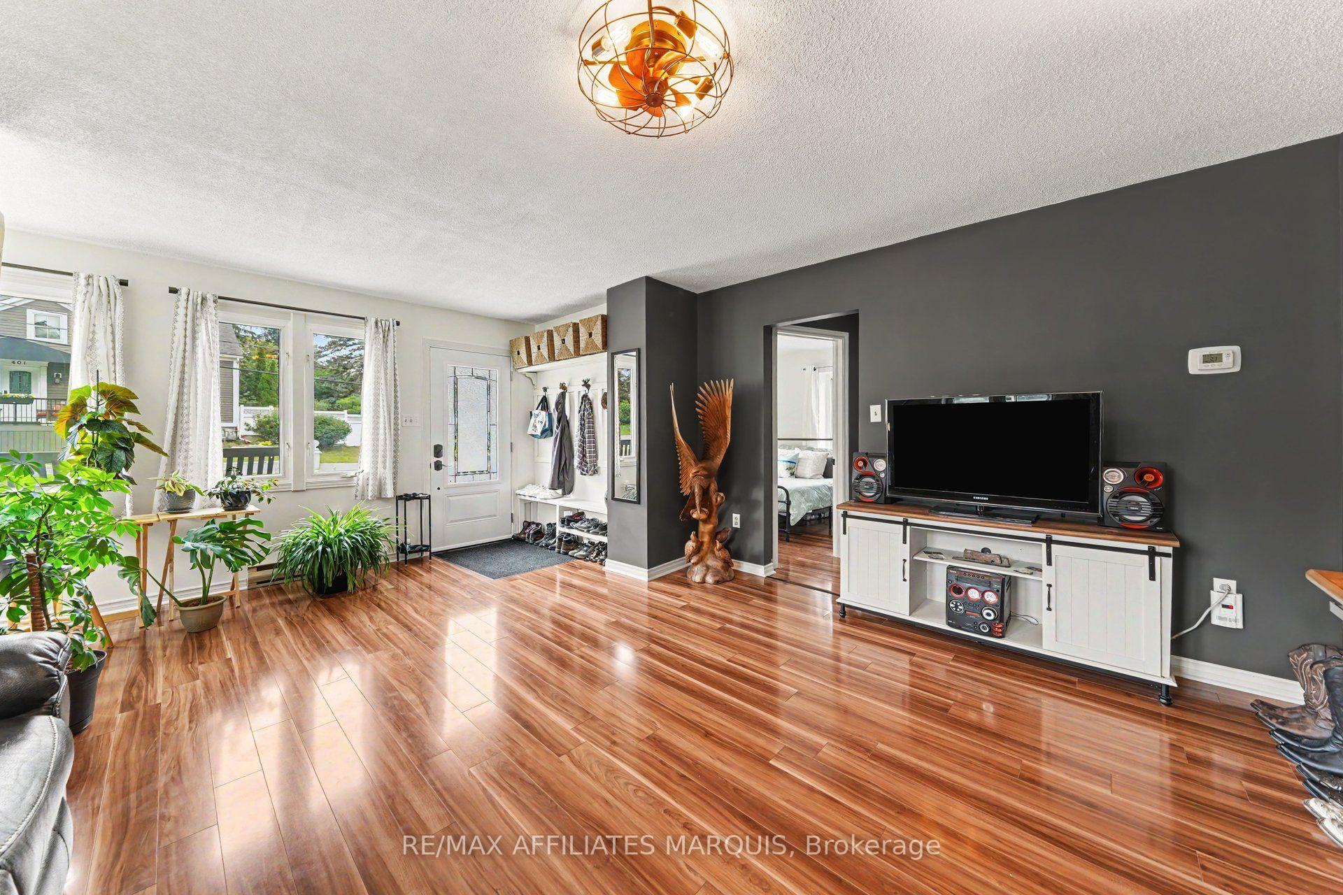Photo 4 of 402 Clothier Street E, North Grenville, Kemptville — HOMEH