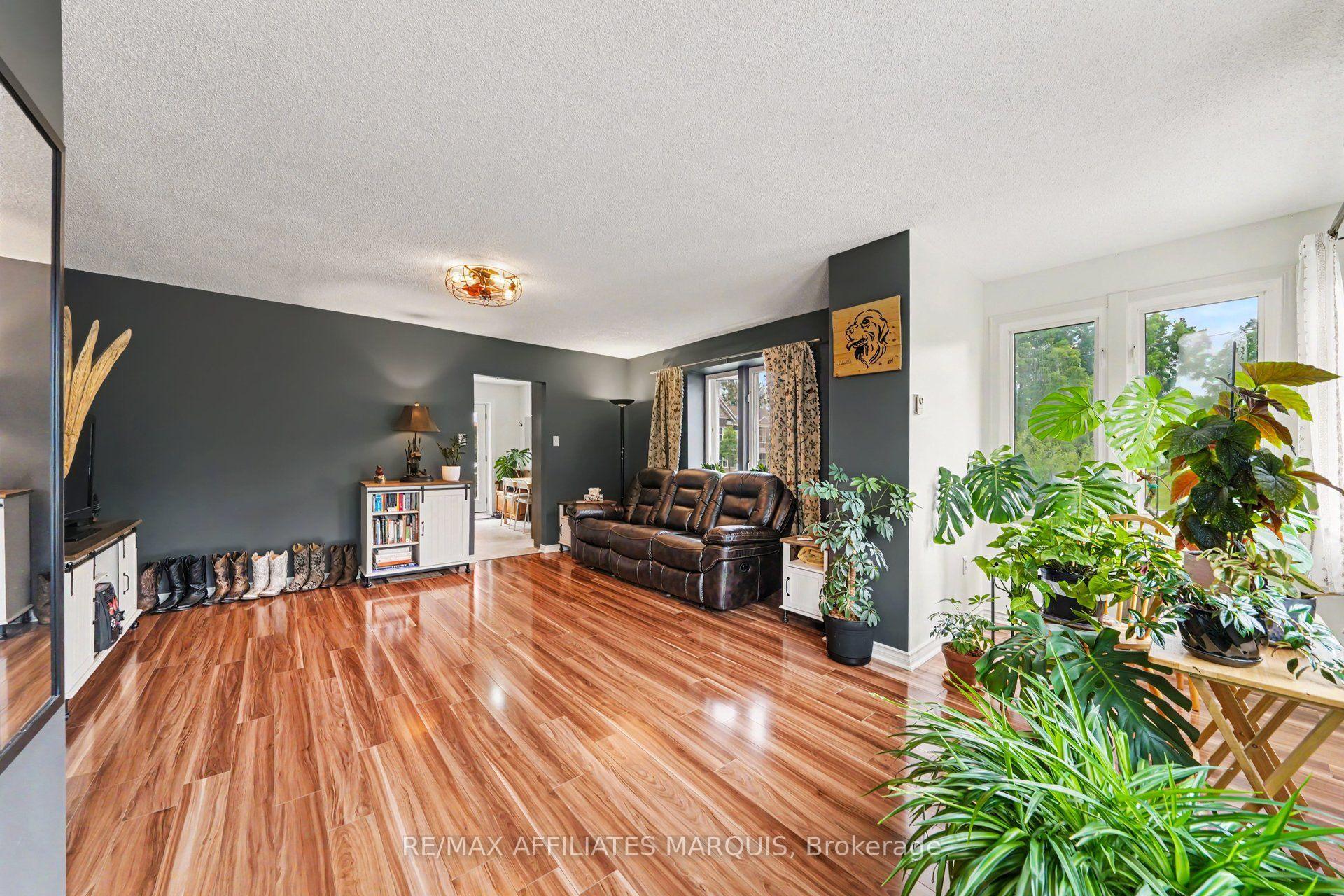 Photo 5 of 402 Clothier Street E, North Grenville, Kemptville — HOMEH